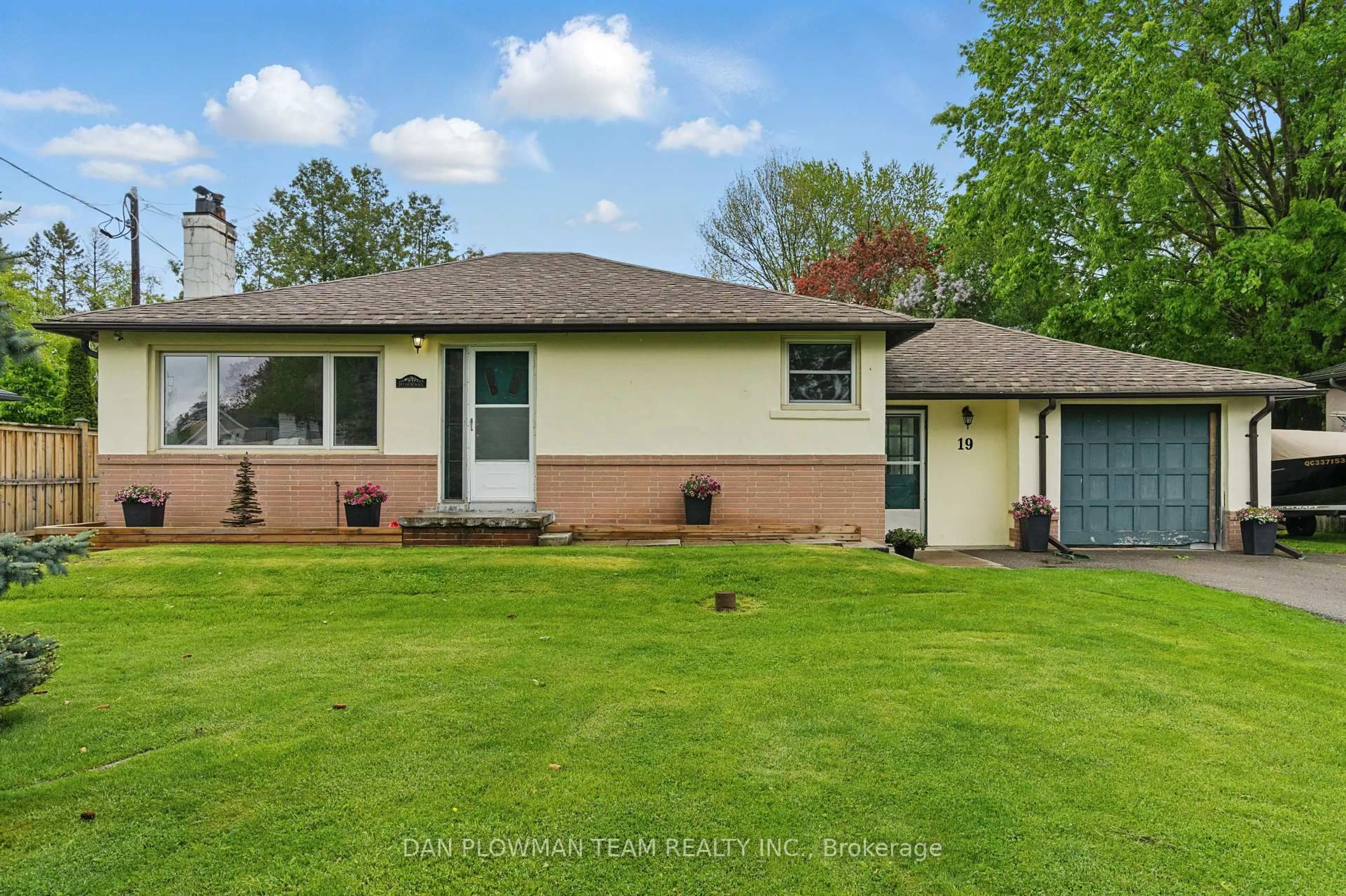Unknown for 19 Churchill Ave, Whitby Ontario L1P 1K6
