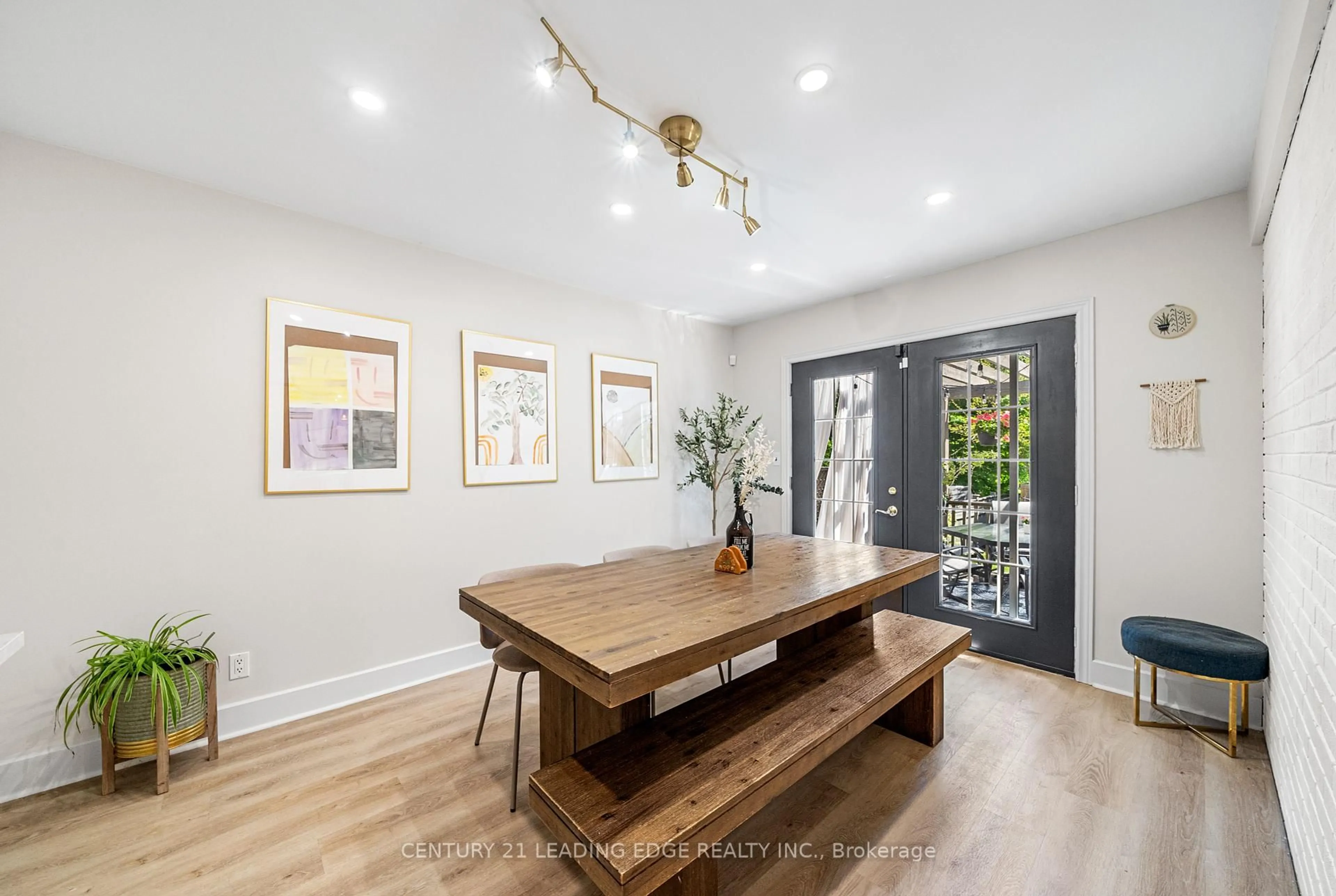 Dining room, wood/laminate floor for 479 Brownfield Gdns, Toronto Ontario M1C 2Y6