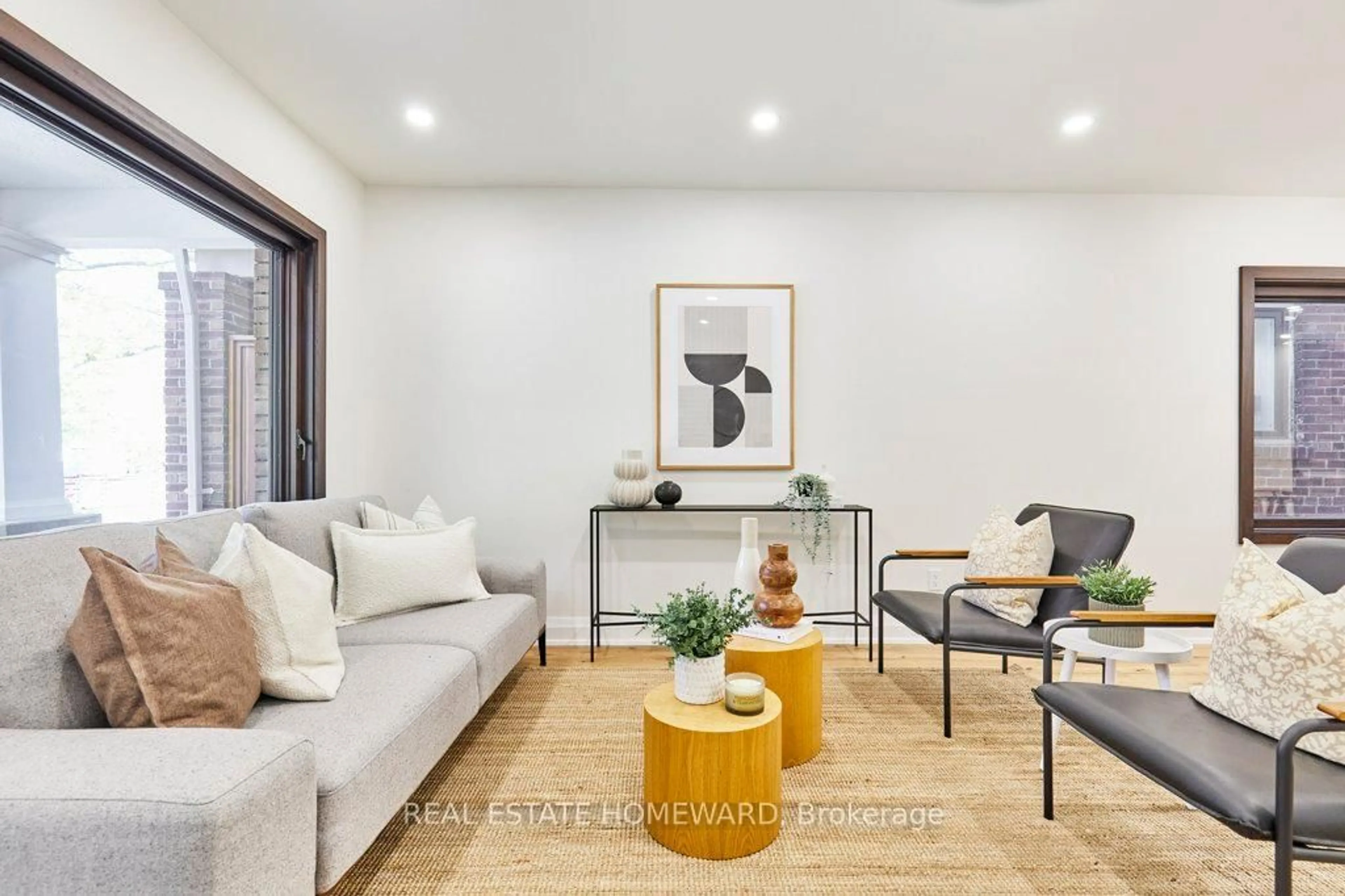 Living room with furniture, unknown for 359 Scarborough Rd, Toronto Ontario M4E 3N1