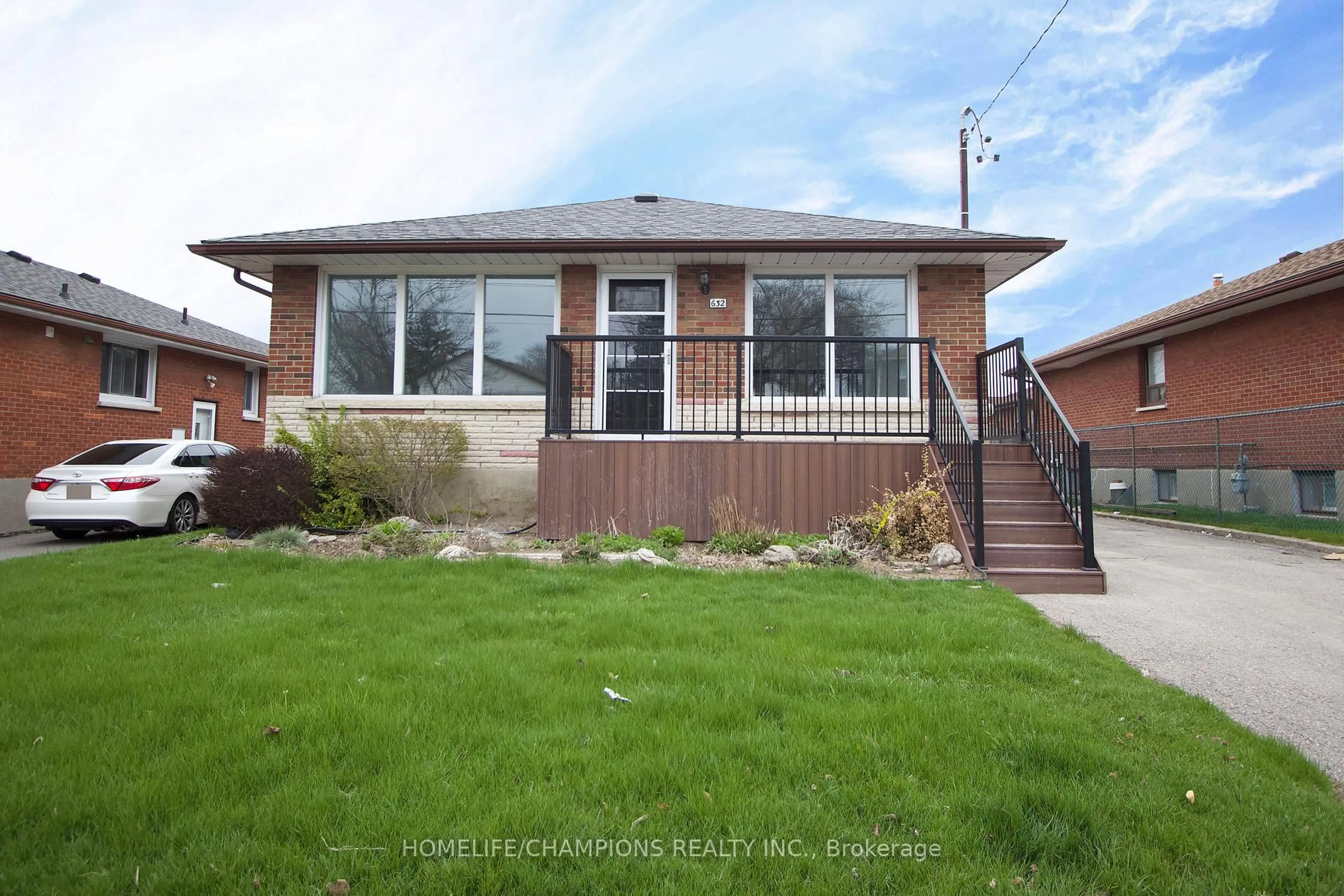 Home with brick exterior material, street for 632 Olive Ave, Oshawa Ontario L1H 2R7