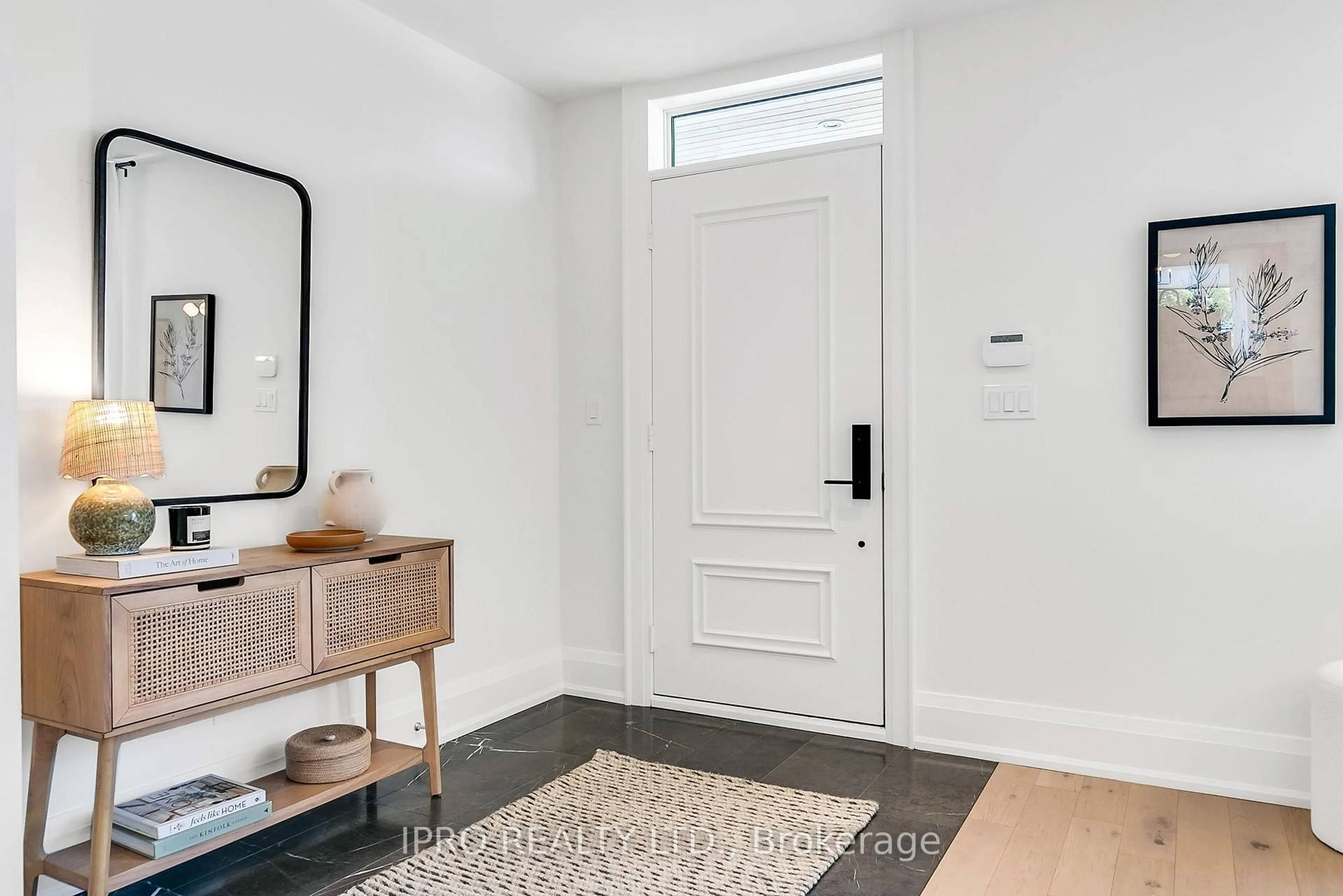 Indoor entryway for 94 Kings Park Blvd, Toronto Ontario M4J 2C3