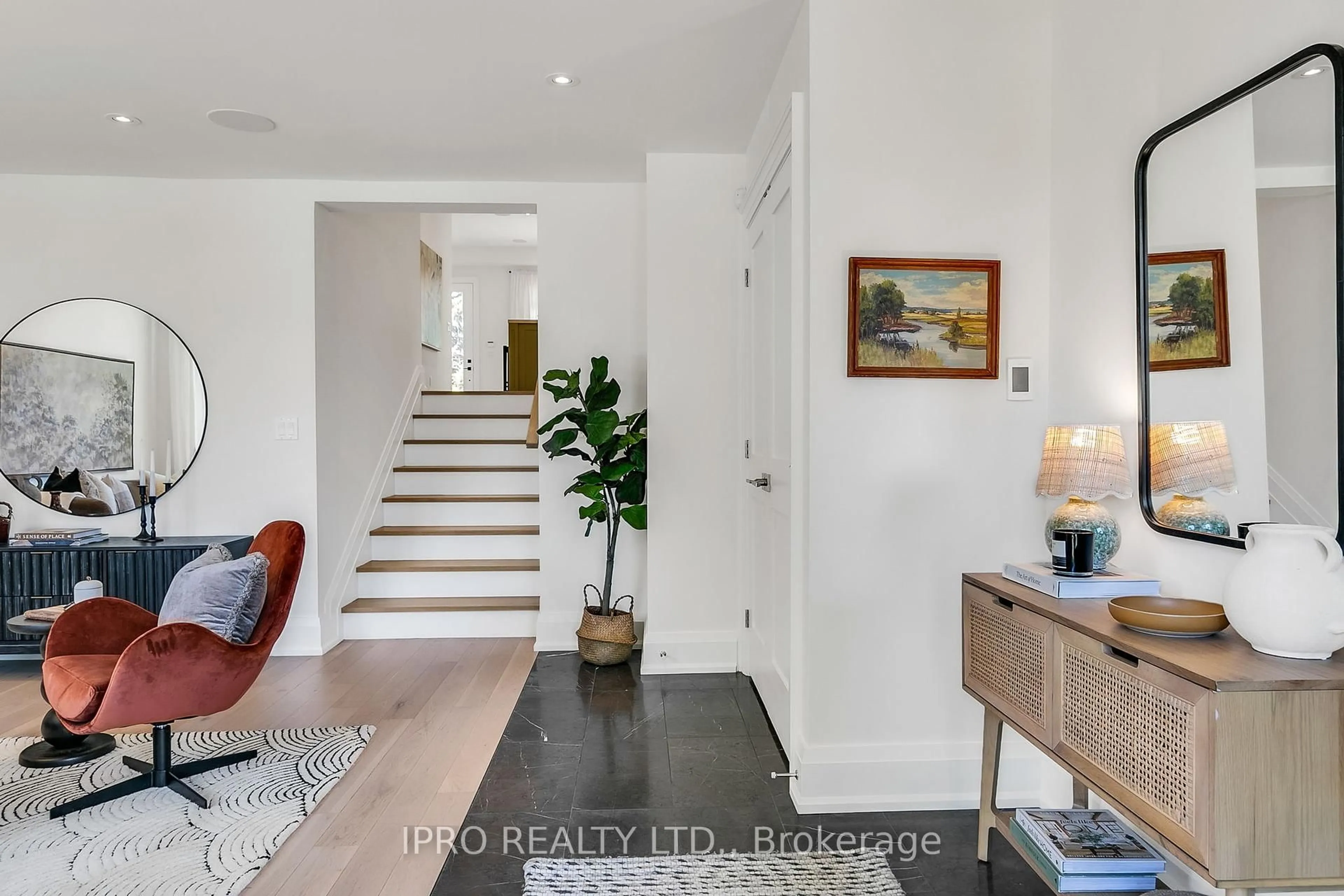Indoor entryway for 94 Kings Park Blvd, Toronto Ontario M4J 2C3