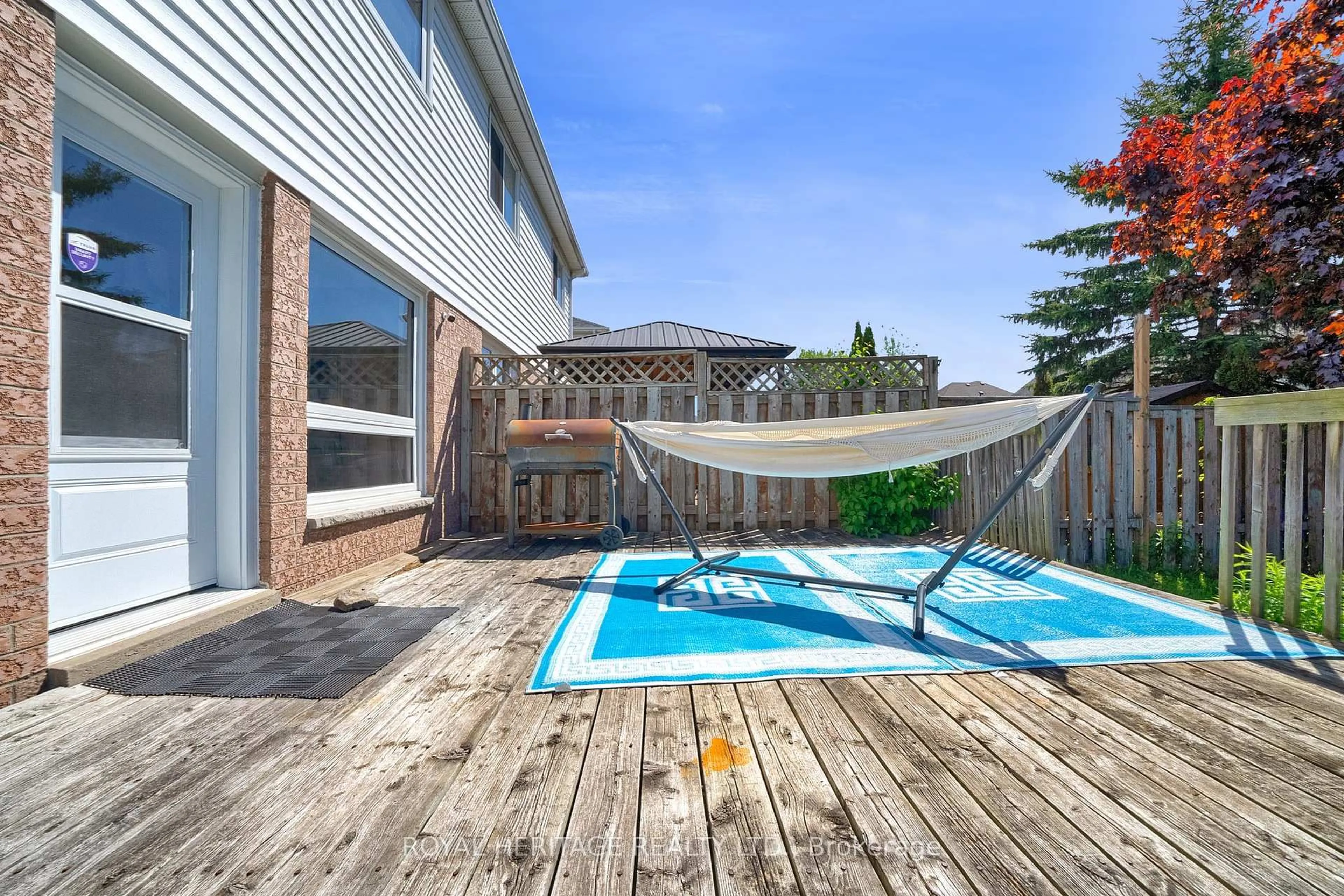 Pool for 130 Brownstone Cres, Clarington Ontario L1E 2H3