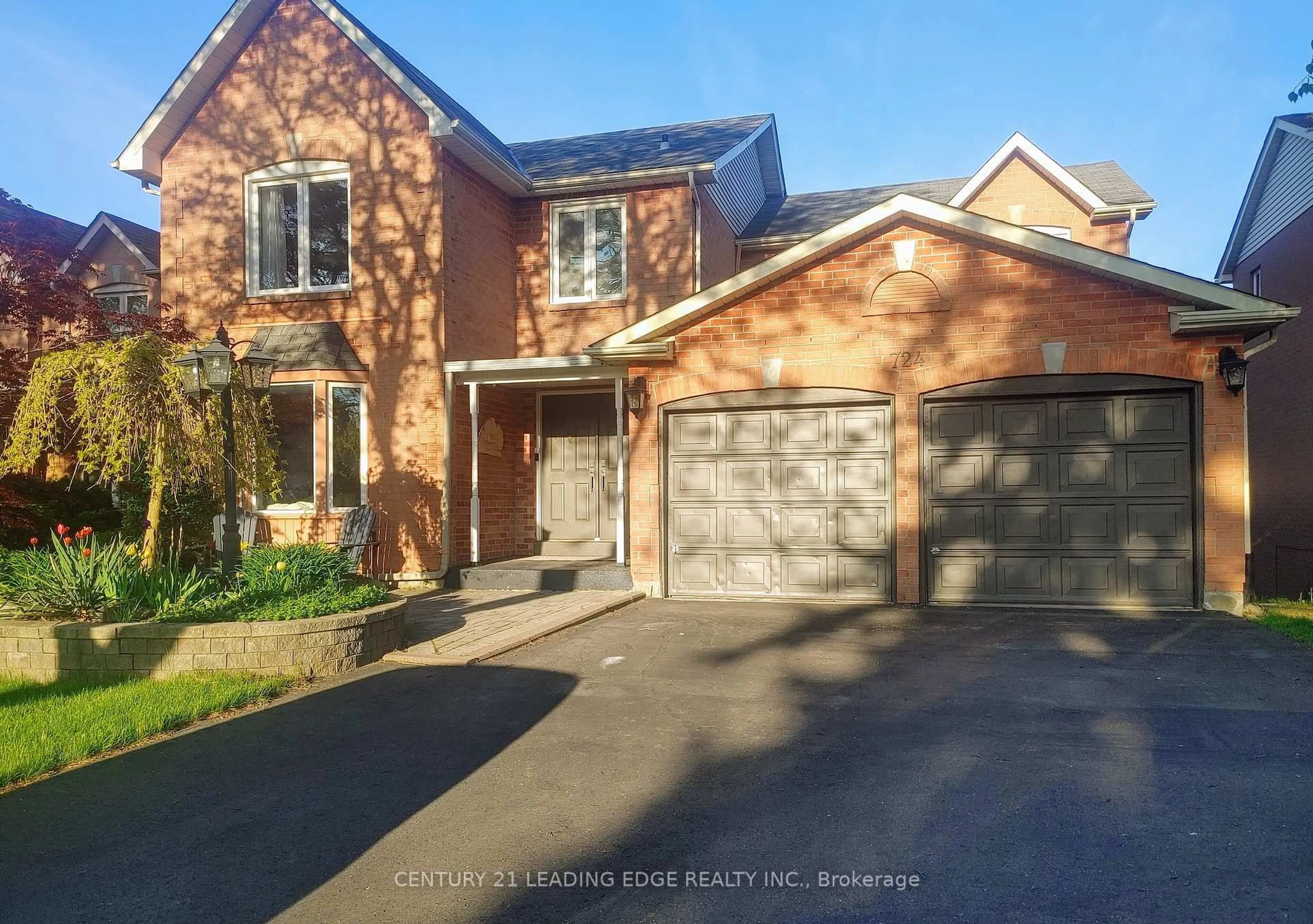 Home with brick exterior material, street for 724 Barnes Cres, Oshawa Ontario L1J 8K1