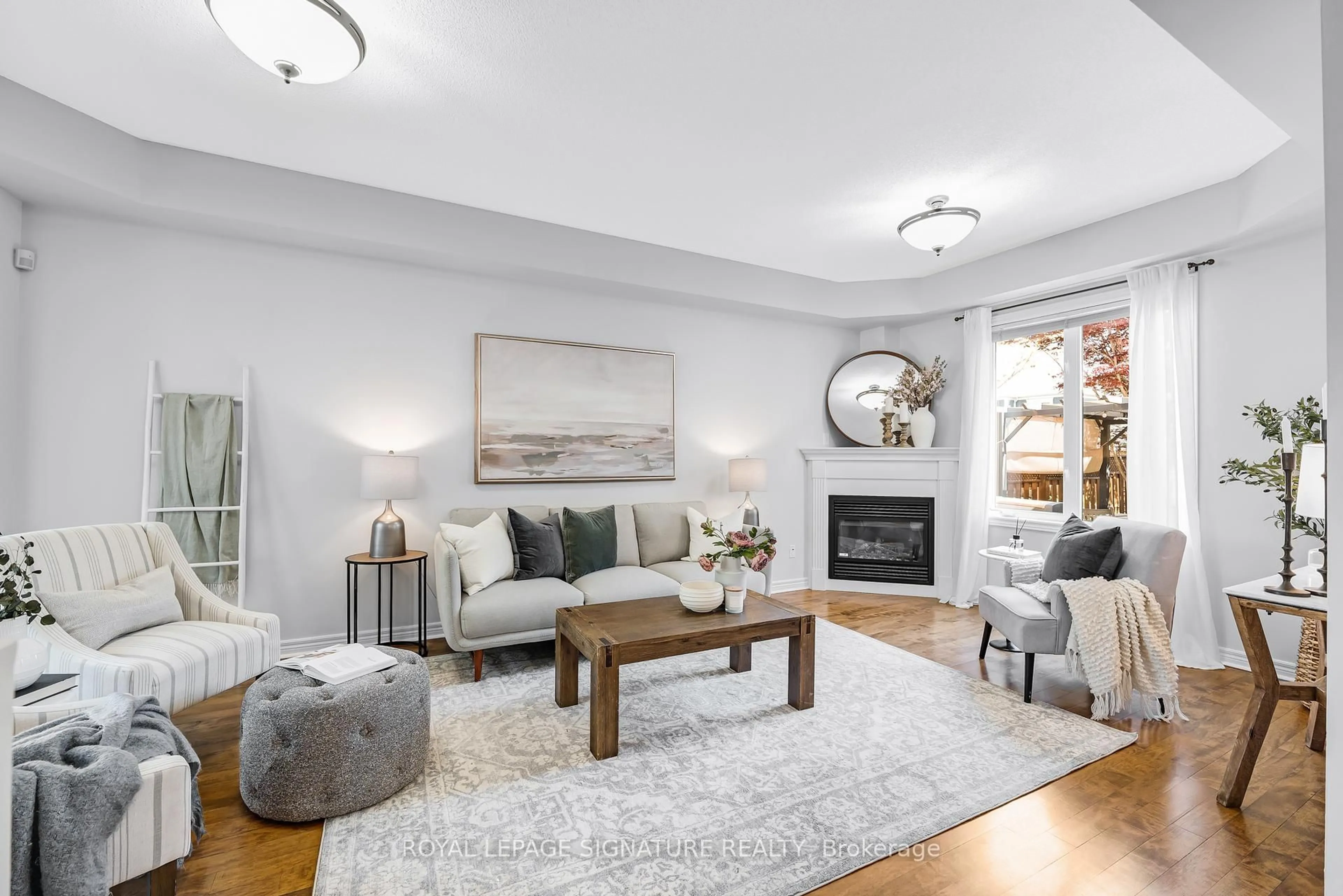 Living room with furniture, unknown for 39 Divine Dr, Whitby Ontario L1R 2T5