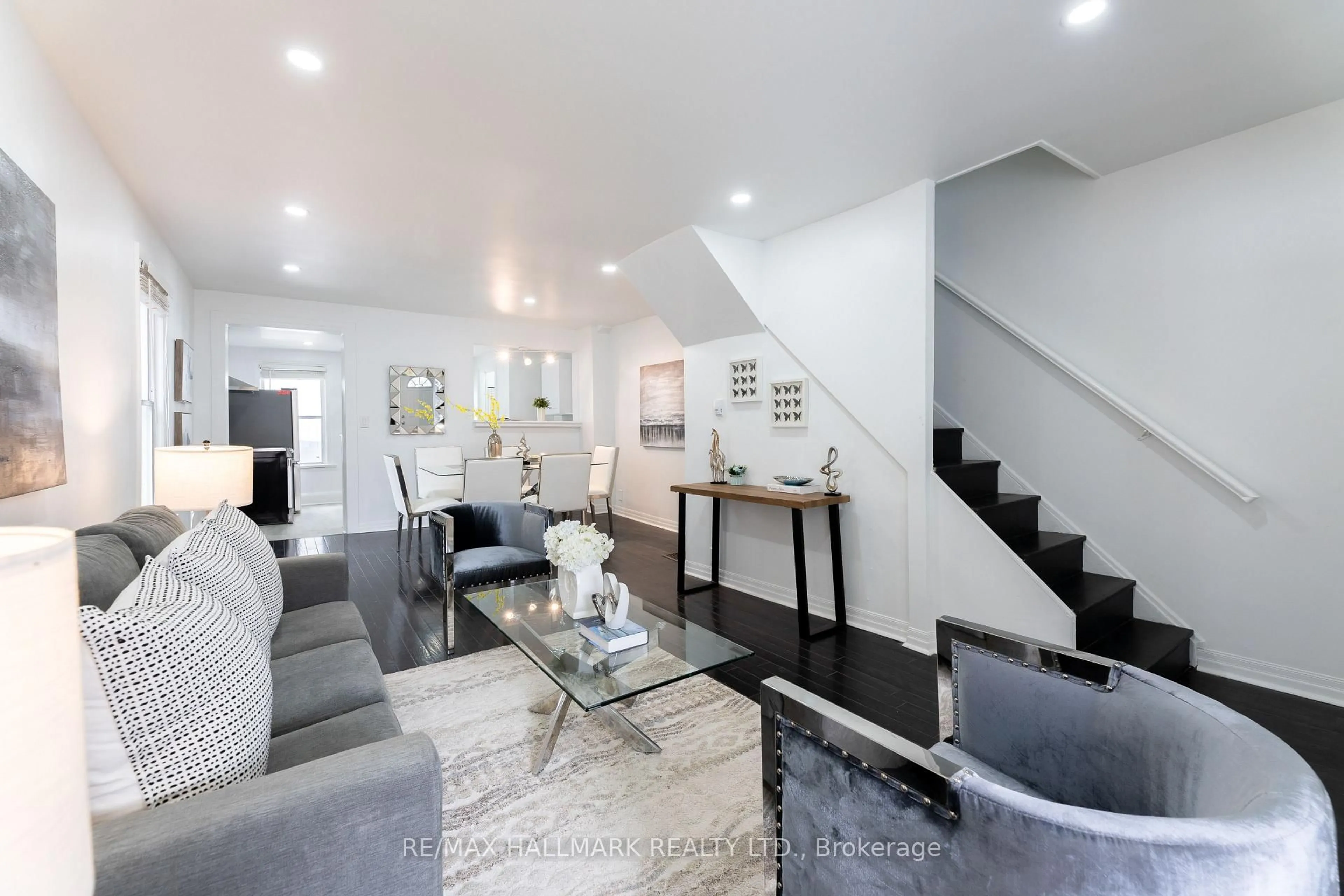 Living room with furniture, unknown for 106 Willow Ave, Toronto Ontario M4E 3K3
