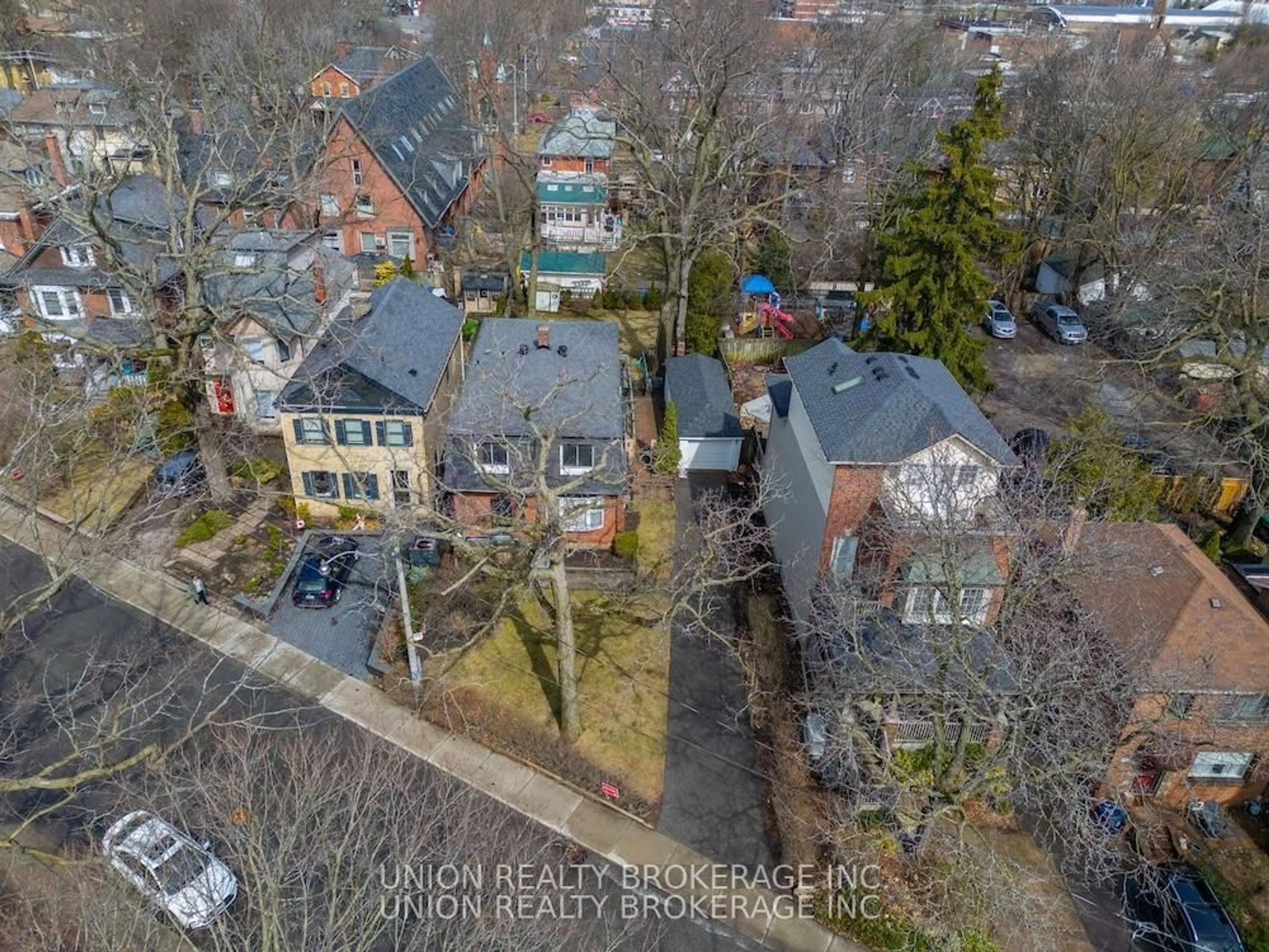 A pic from outside/outdoor area/front of a property/back of a property/a pic from drone, street for 24 Benlamond Ave, Toronto Ontario M4E 1Y9