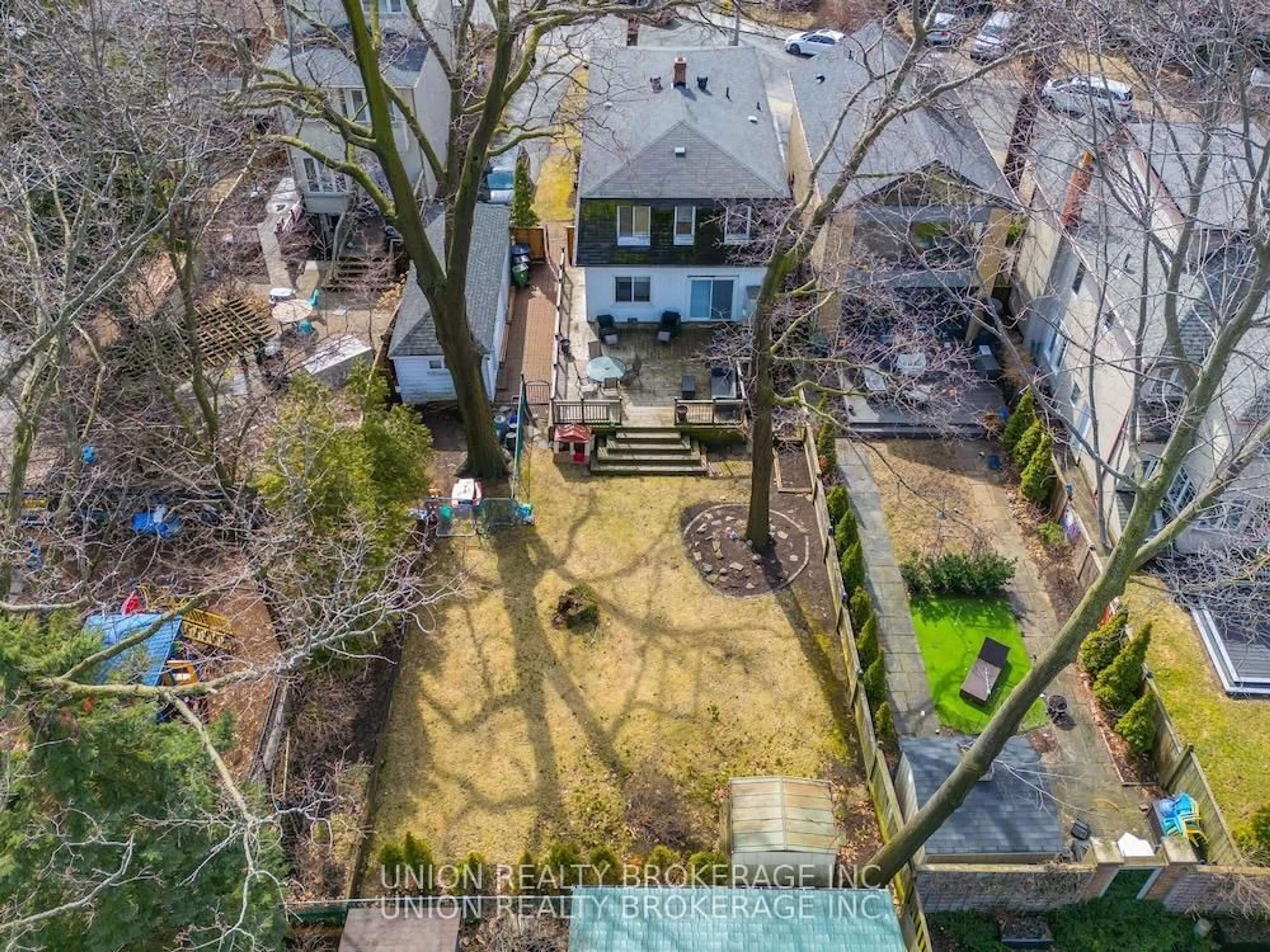 A pic from outside/outdoor area/front of a property/back of a property/a pic from drone, street for 24 Benlamond Ave, Toronto Ontario M4E 1Y9