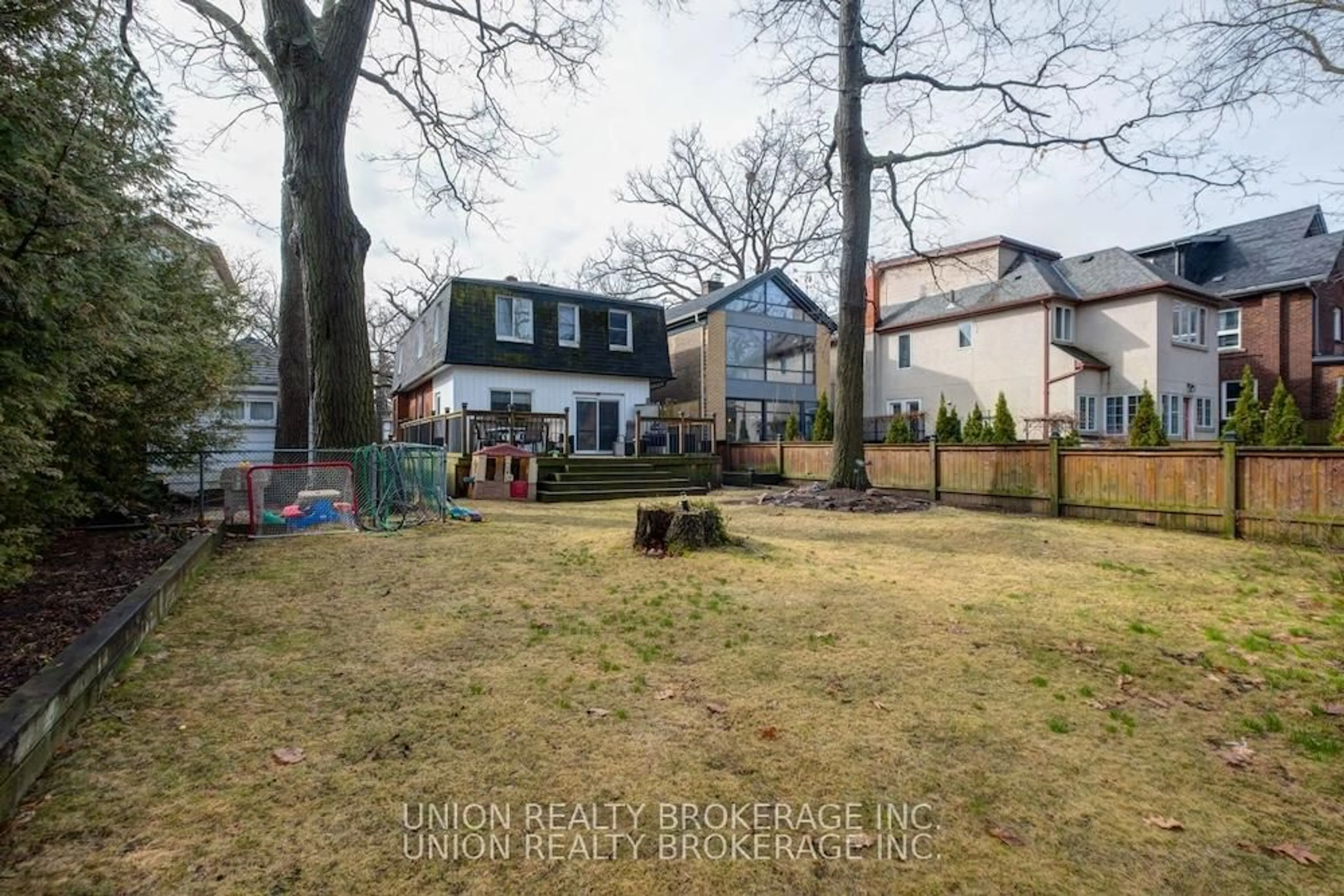 A pic from outside/outdoor area/front of a property/back of a property/a pic from drone, street for 24 Benlamond Ave, Toronto Ontario M4E 1Y9