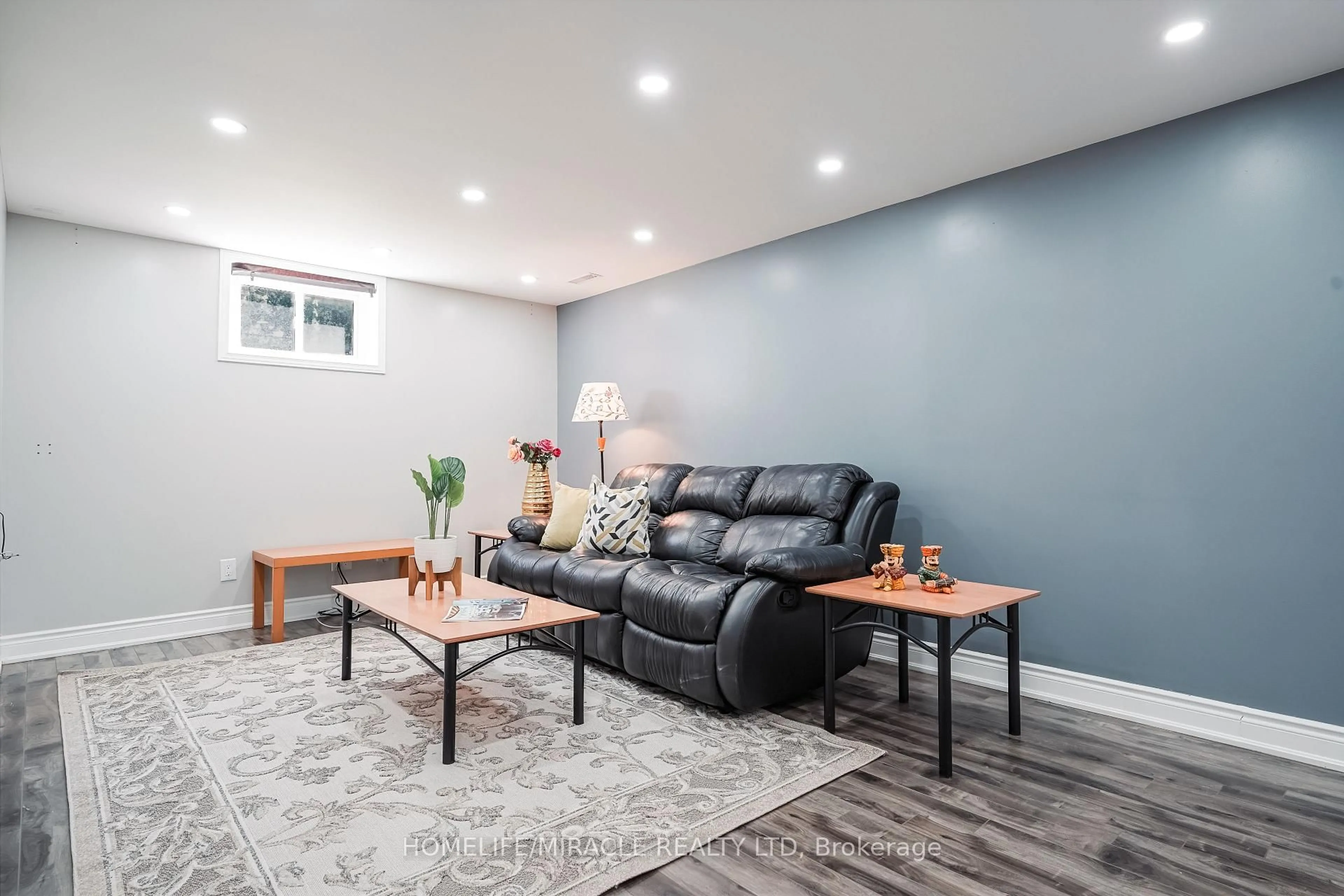 Living room with furniture, unknown for 93 Amberjack Blvd, Toronto Ontario M1H 2J6