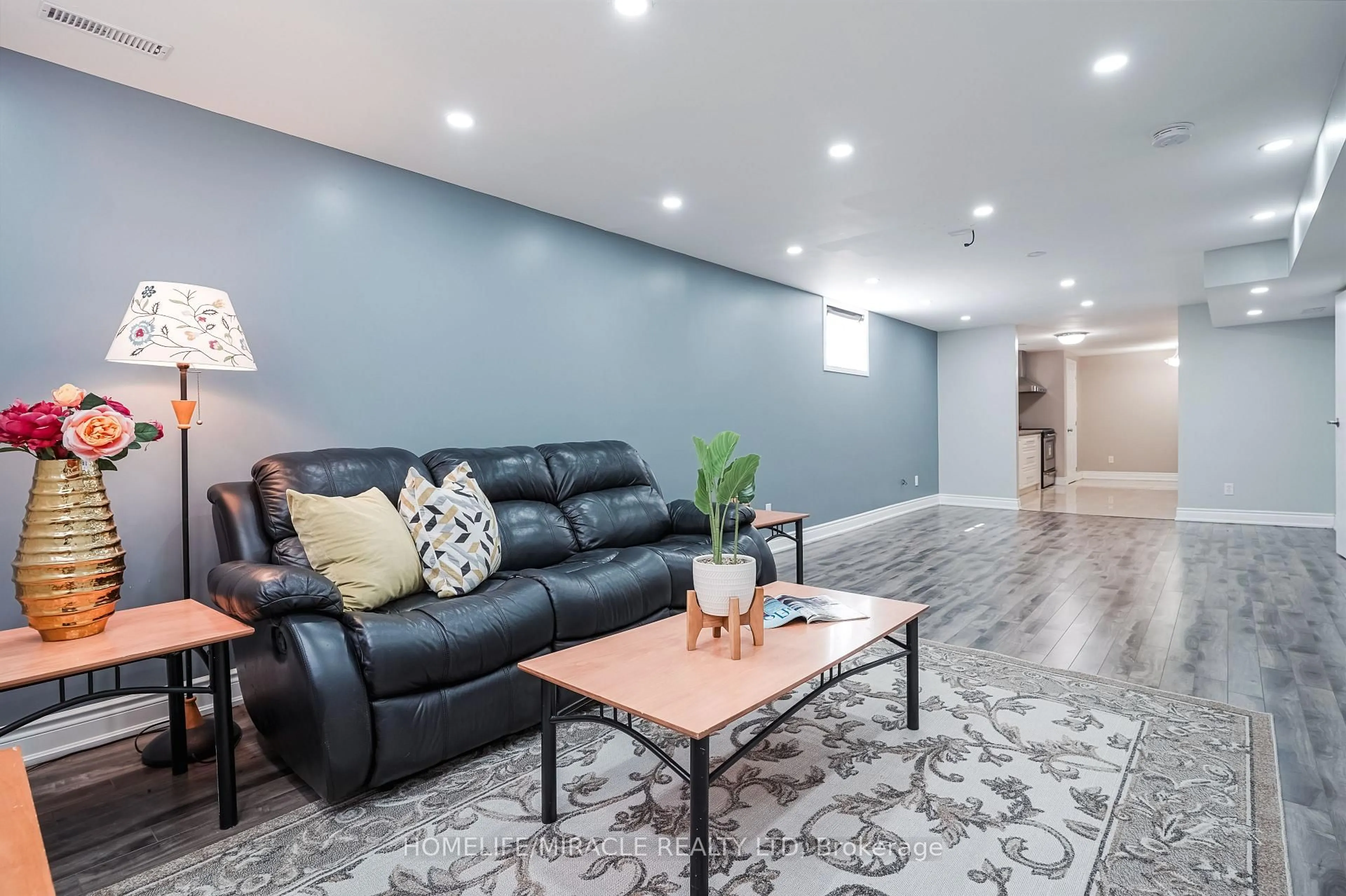 Living room with furniture, unknown for 93 Amberjack Blvd, Toronto Ontario M1H 2J6