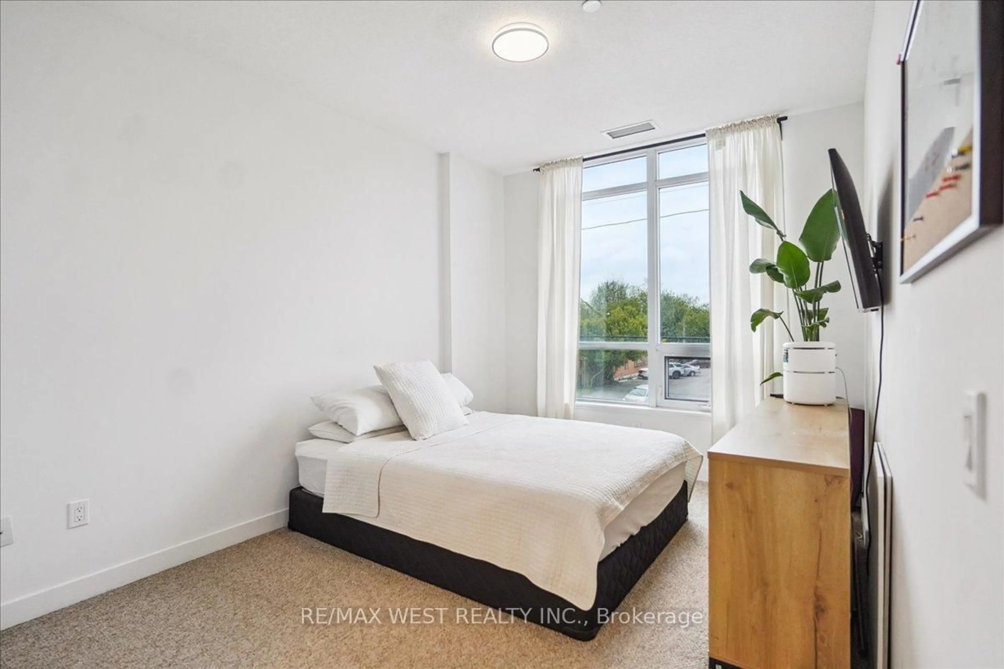 Bedroom with bed, unknown for 1010 Dundas St #211, Whitby Ontario L1N 2K2