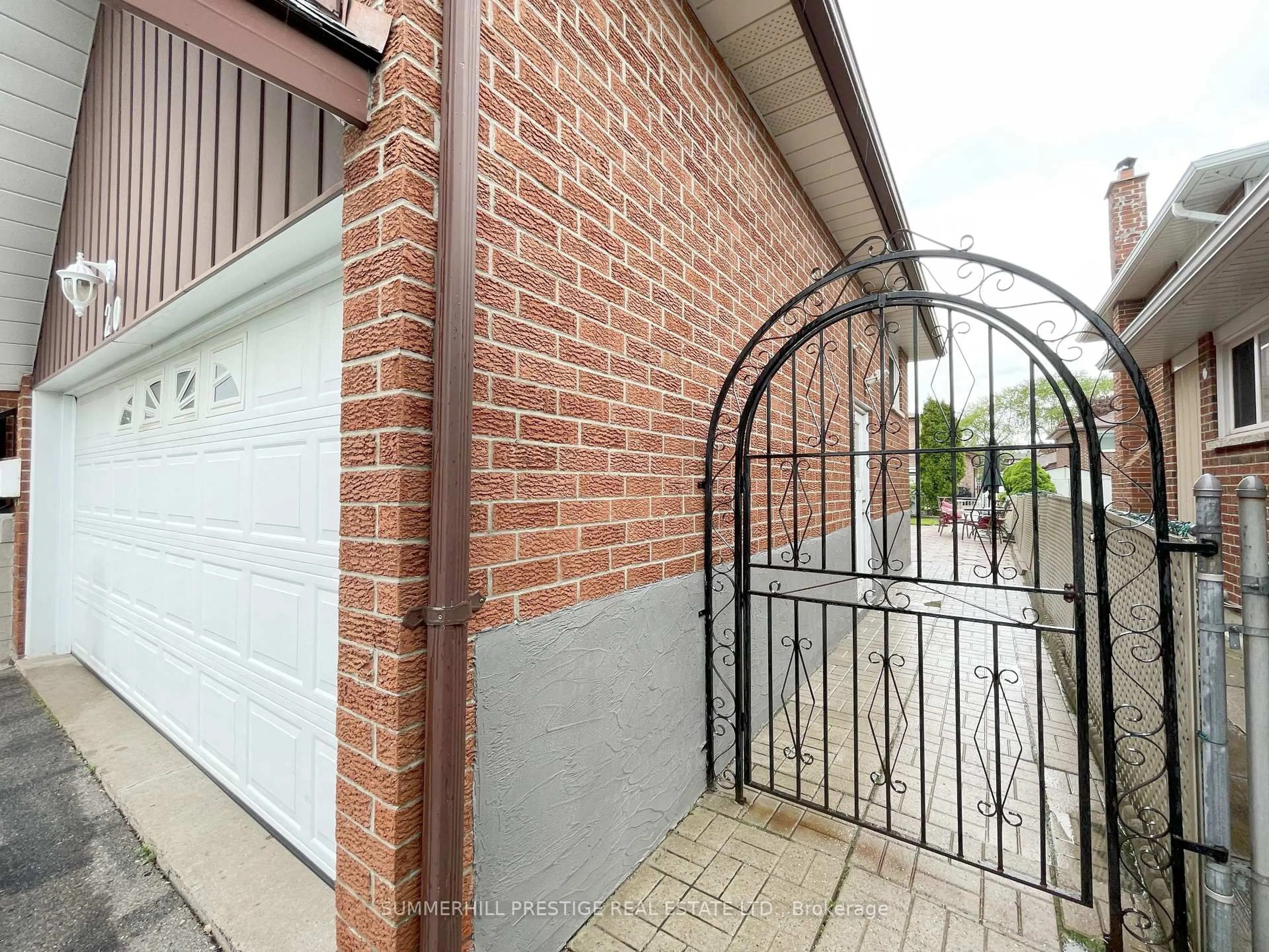 Unknown for 20 Cleethorpes Blvd, Toronto Ontario M1S 3T3