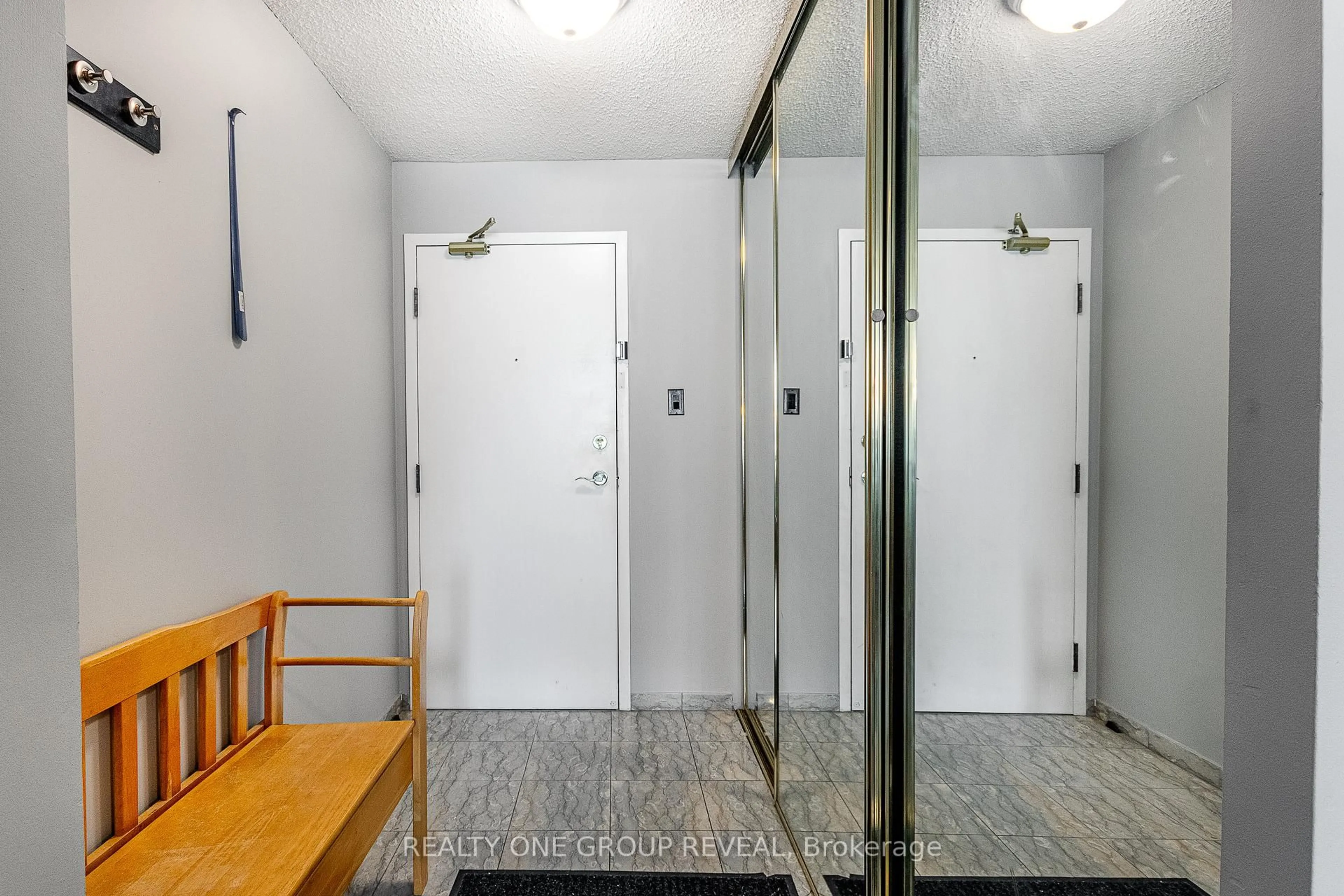 Indoor foyer for 11753 Sheppard Ave #314, Toronto Ontario M1B 5M3