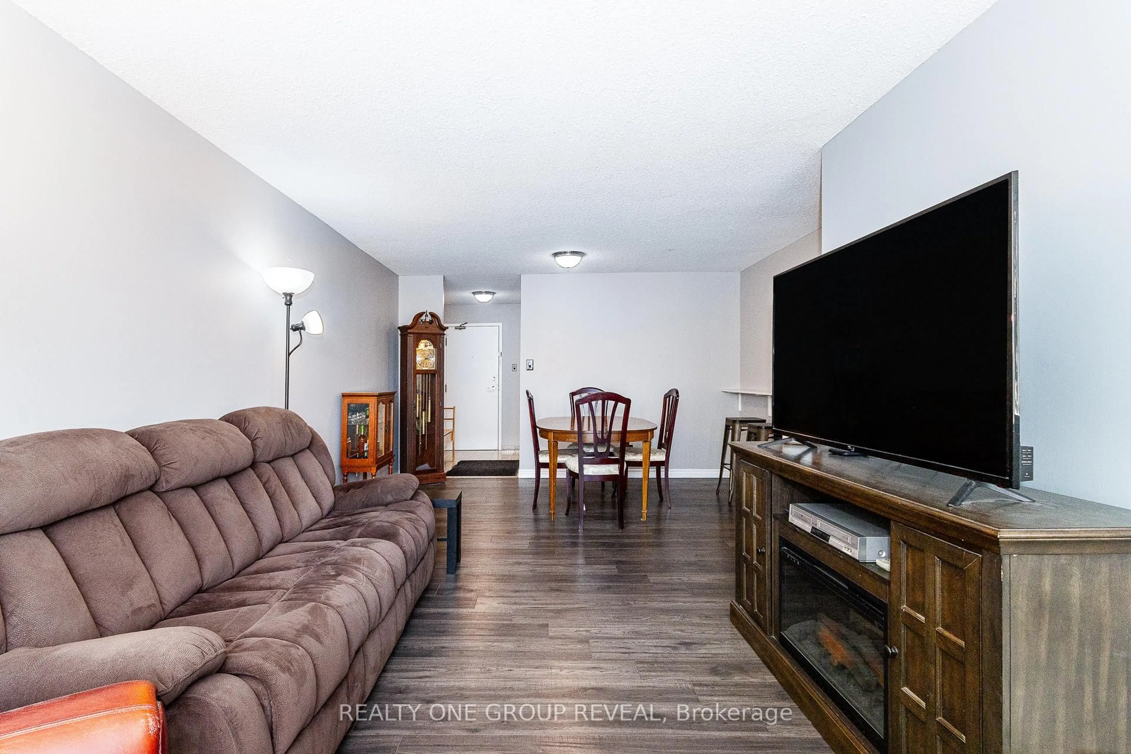 Living room with furniture, unknown for 11753 Sheppard Ave #314, Toronto Ontario M1B 5M3