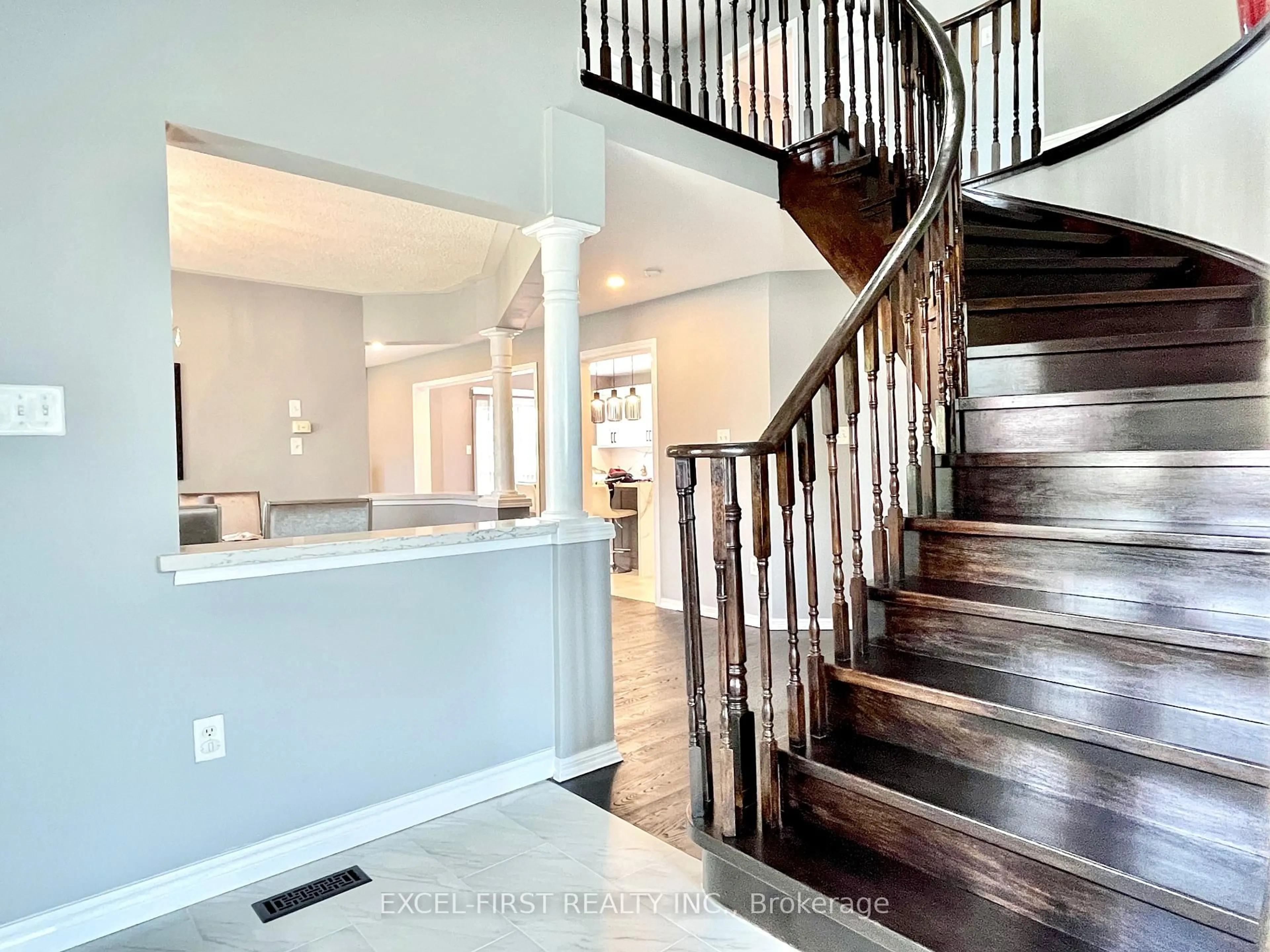 Unknown for 51 Longueuil Pl, Whitby Ontario L1R 3G9
