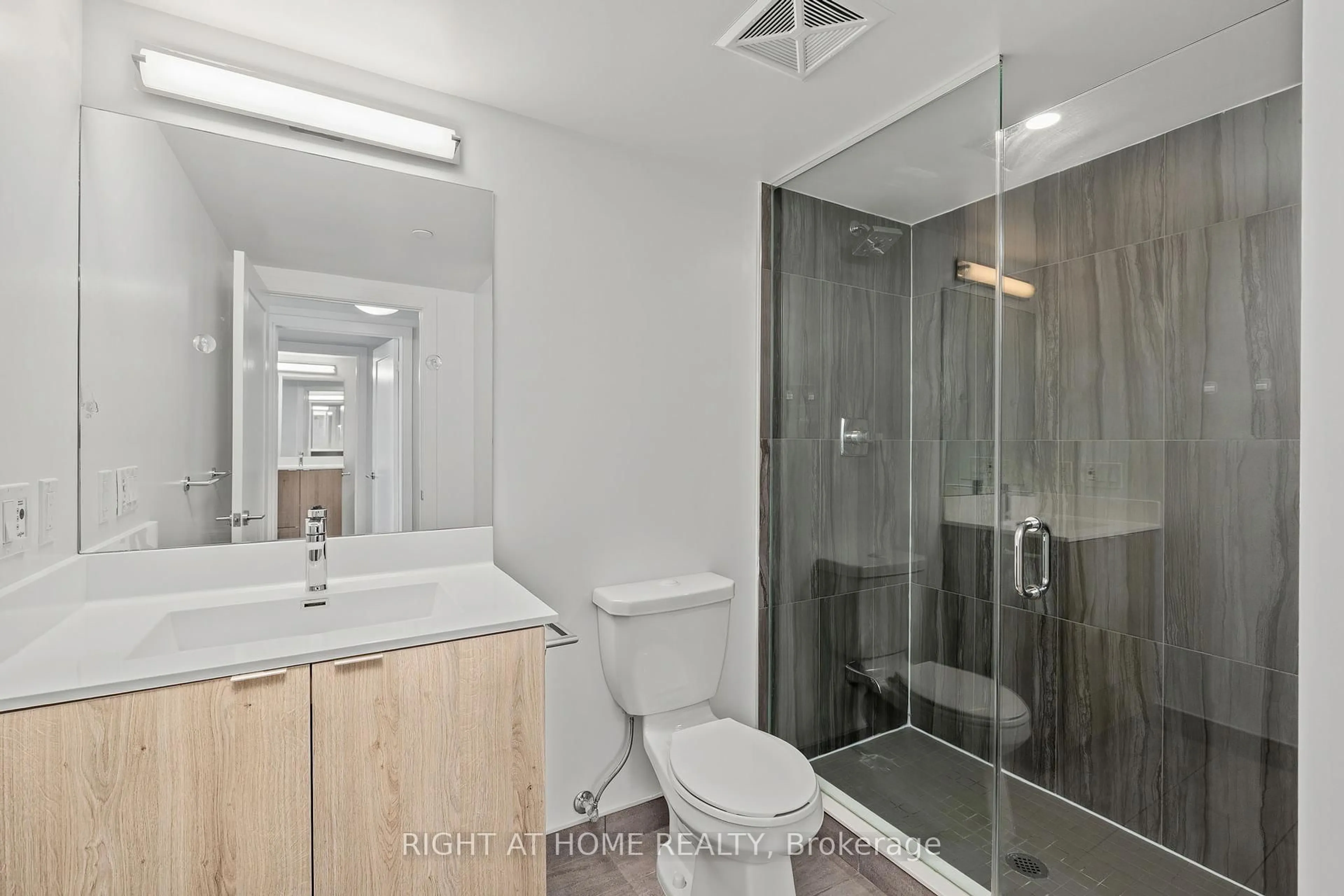 Standard bathroom, unknown for 225 Village Green Sq #2210, Toronto Ontario M1S 0N4