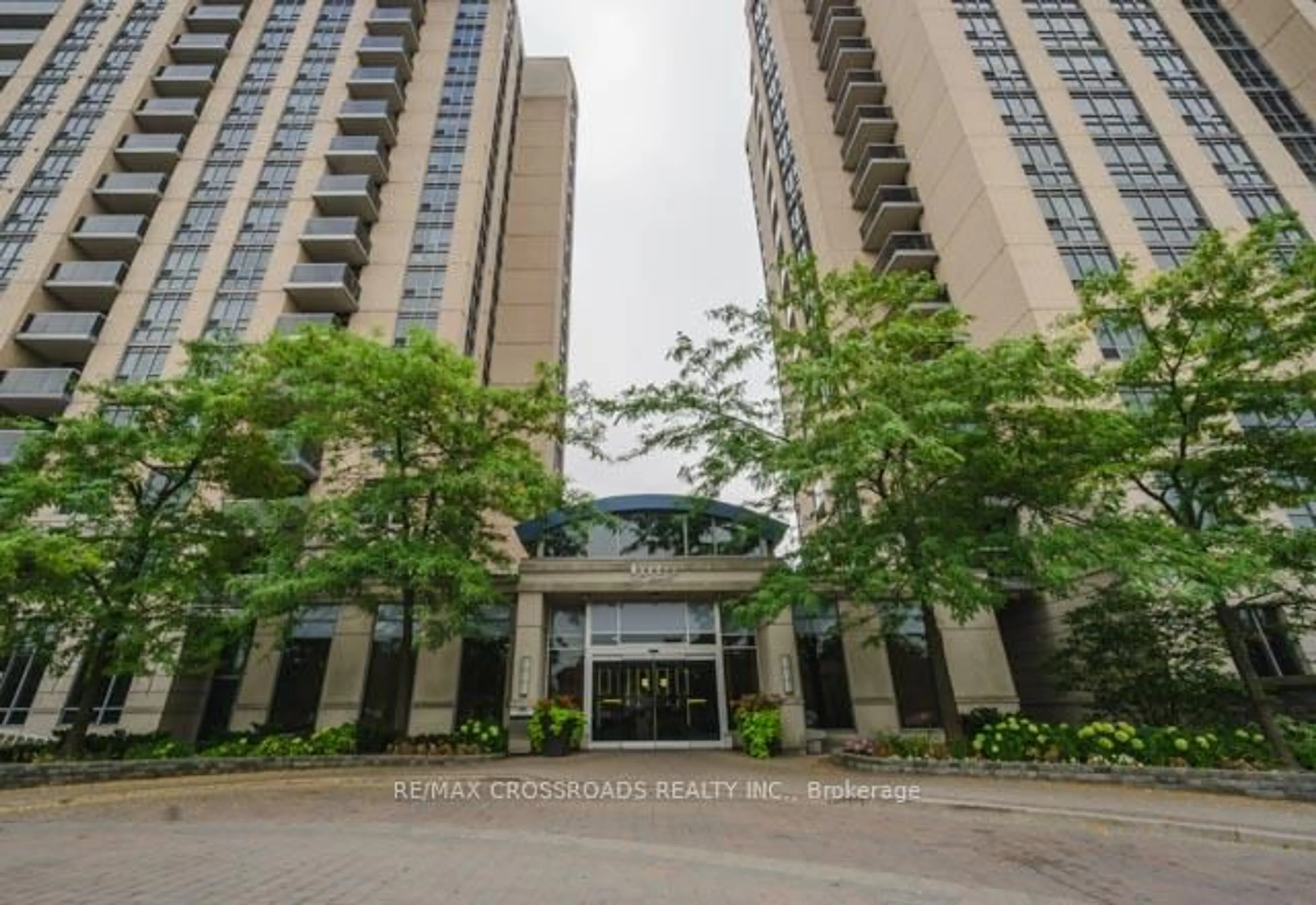 Indoor foyer for 8 Mondeo Dr #PH 18, Toronto Ontario M1P 5C7