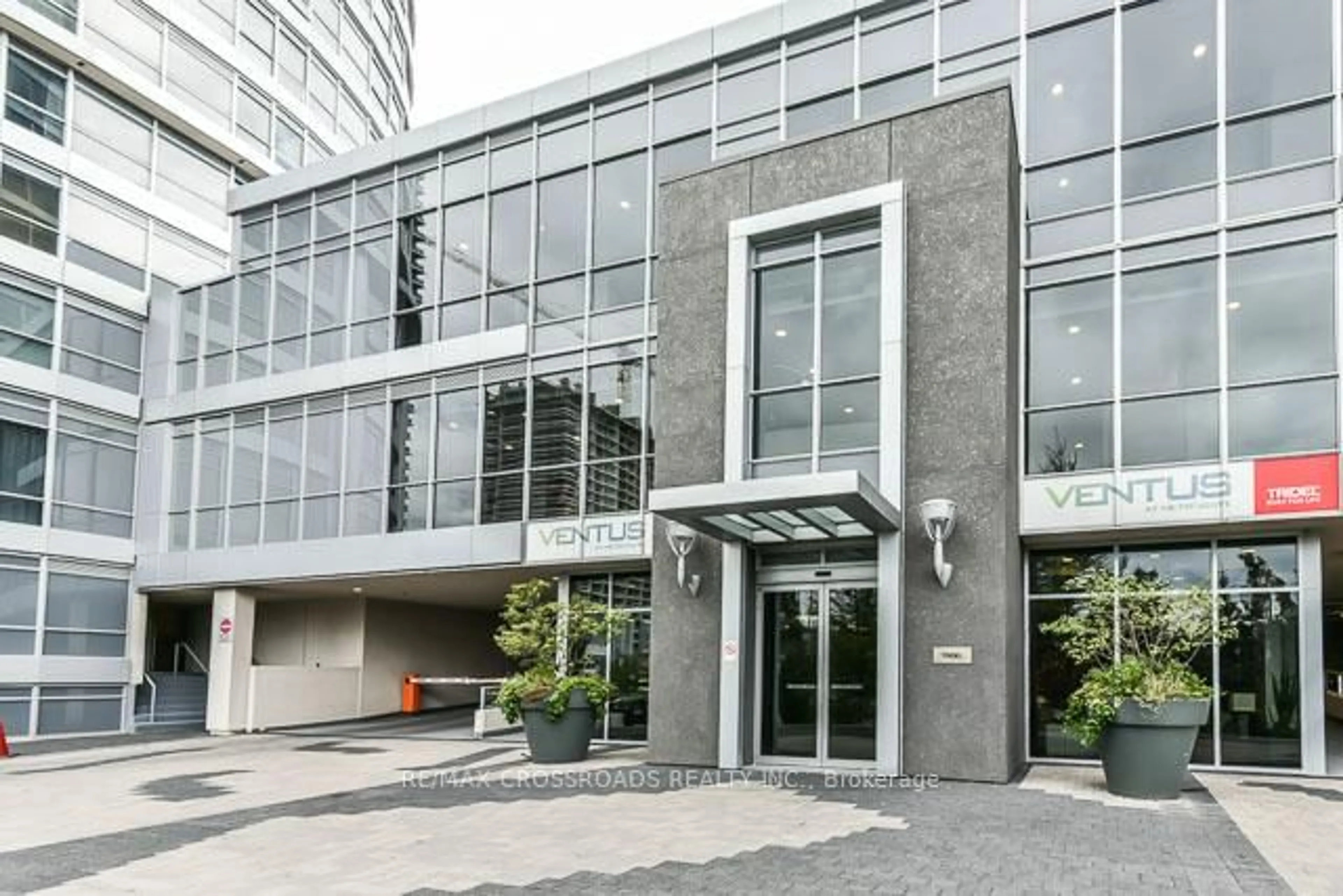 Indoor foyer for 151 Village Green Sq #1510, Toronto Ontario M1S 0K5