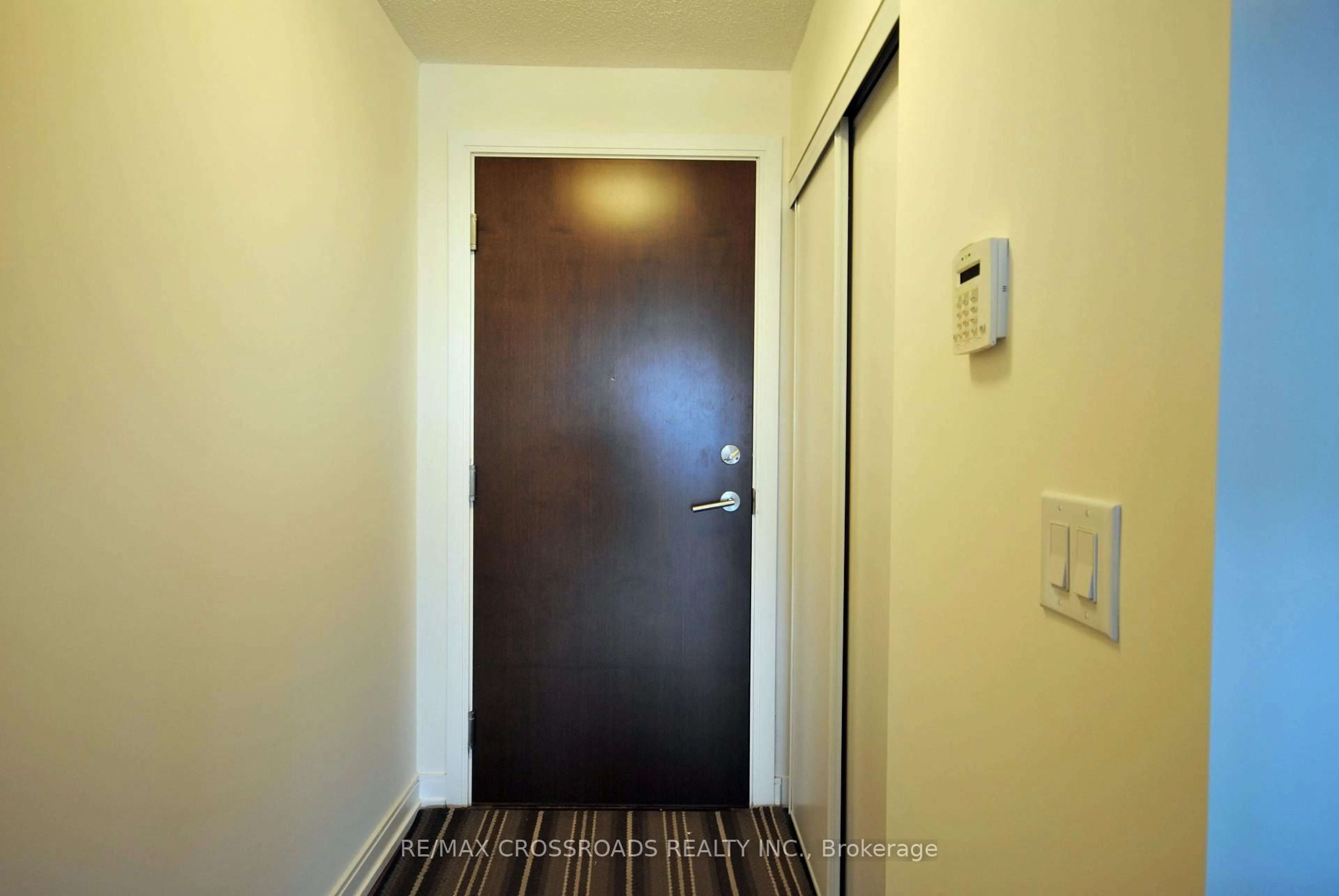 Indoor entryway for 151 Village Green Sq #1510, Toronto Ontario M1S 0K5