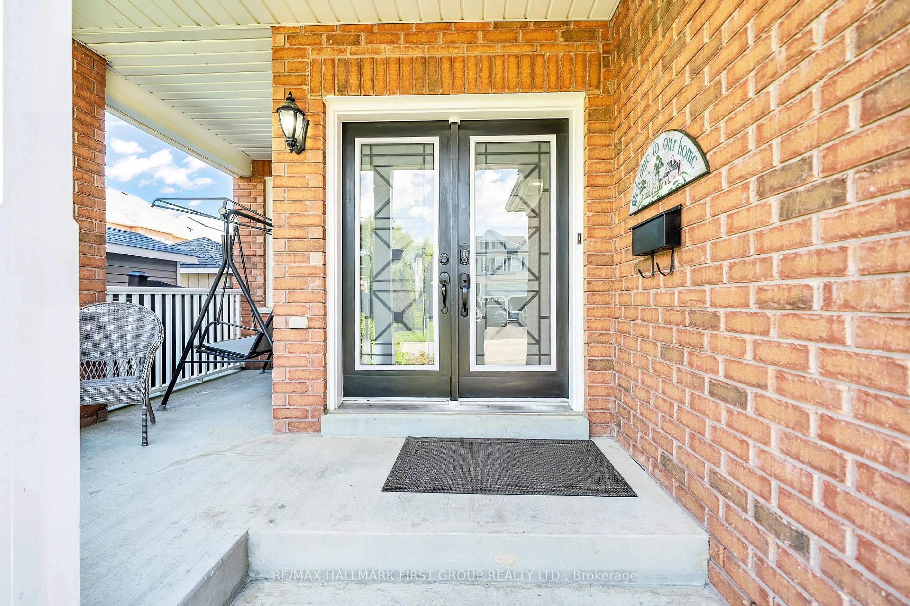 Indoor entryway for 1249 Leacock Crt, Oshawa Ontario L1K 2R3