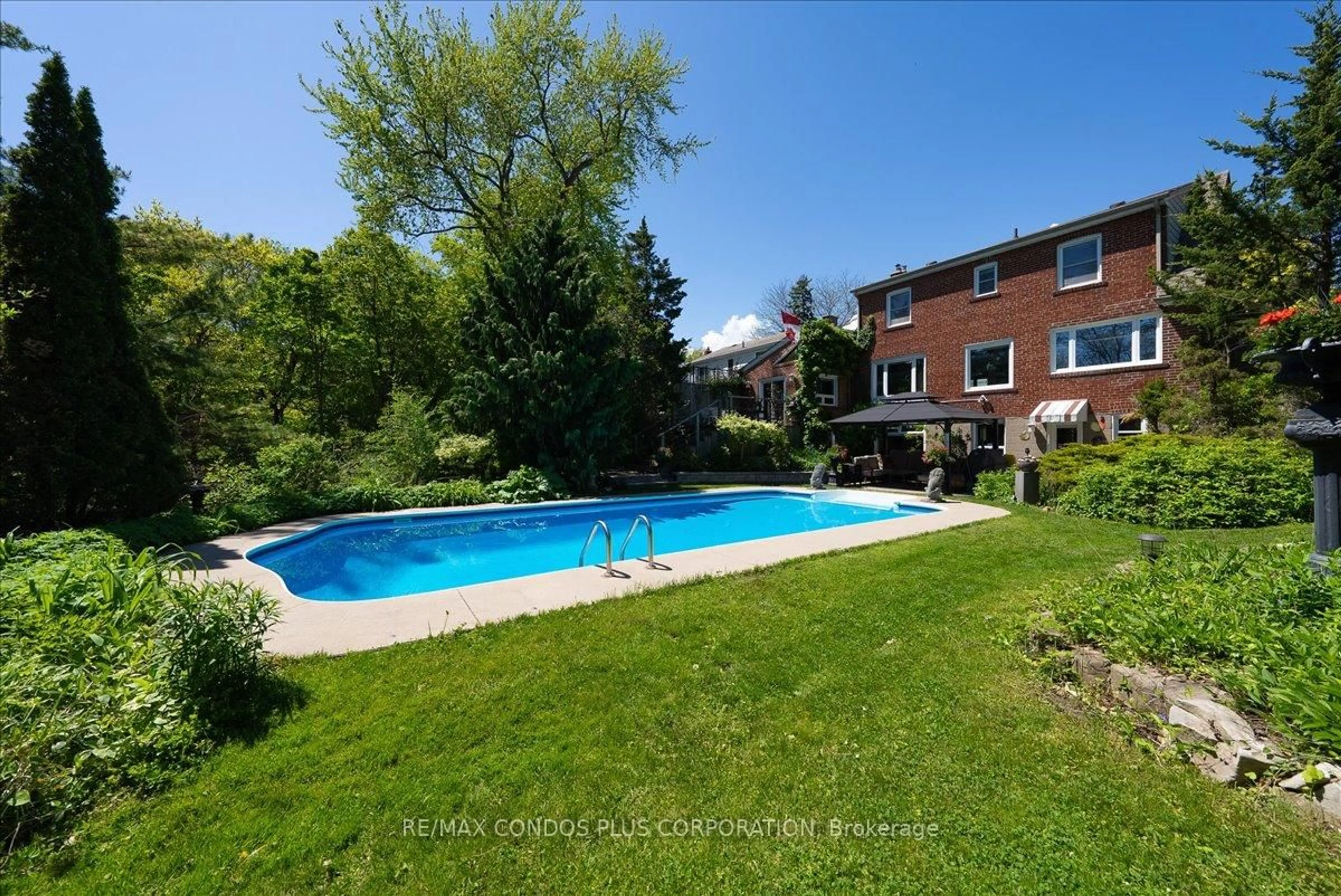 Pool for 11 Ridgemoor Ave, Toronto Ontario M1N 1M5