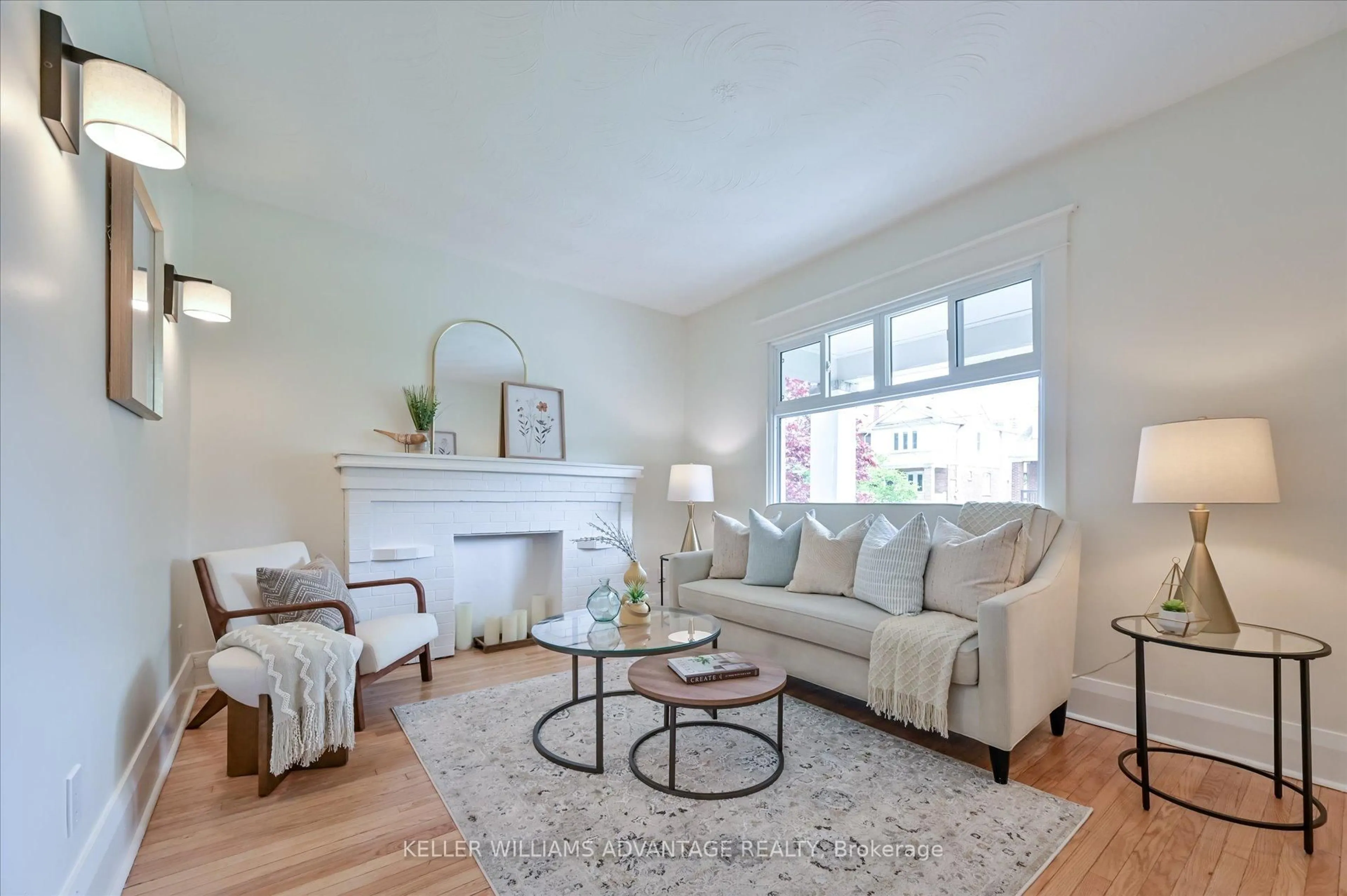 Living room with furniture, unknown for 116 Oak Park Ave, Toronto Ontario M4C 4M3