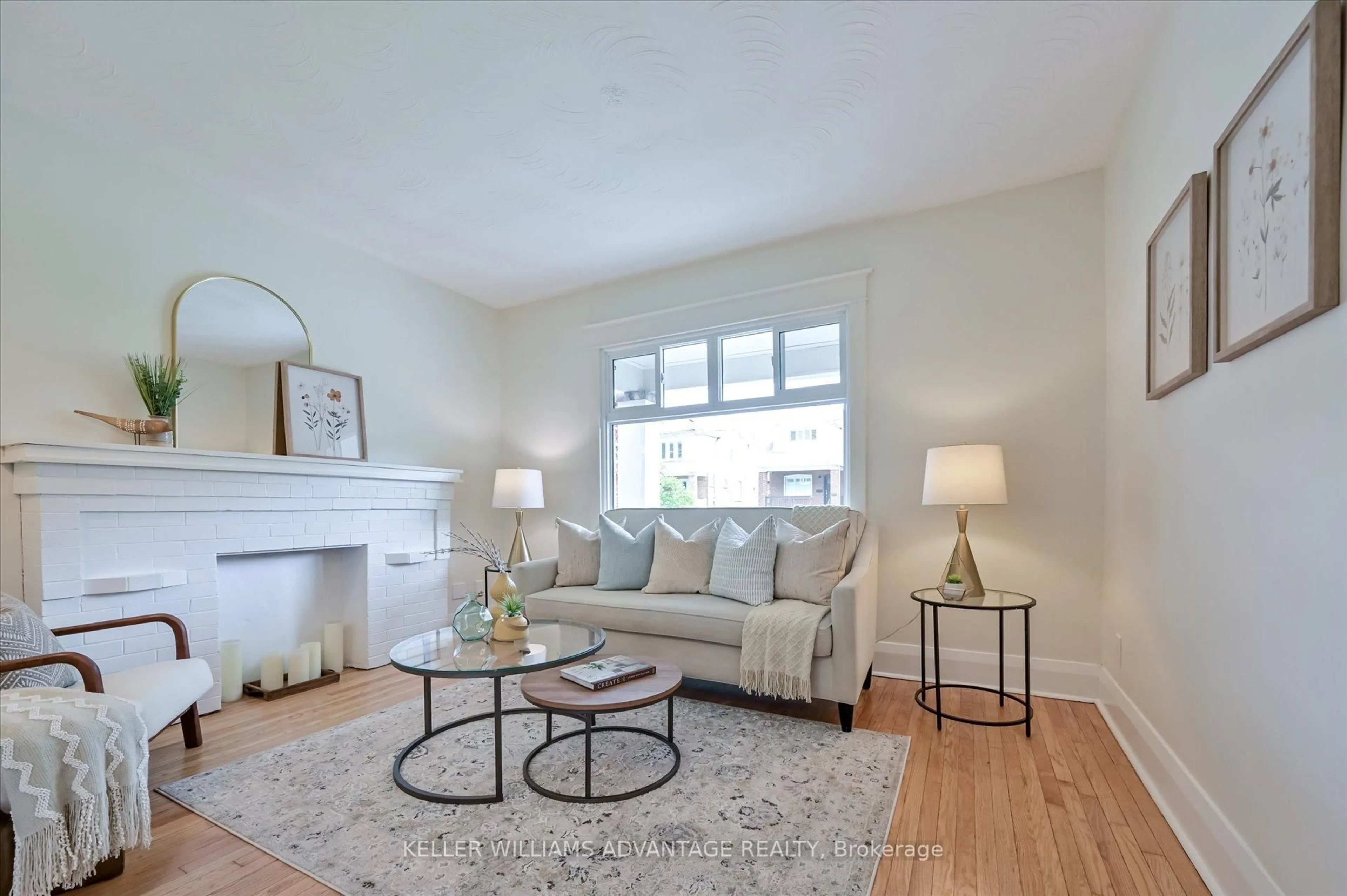 Living room with furniture, unknown for 116 Oak Park Ave, Toronto Ontario M4C 4M3