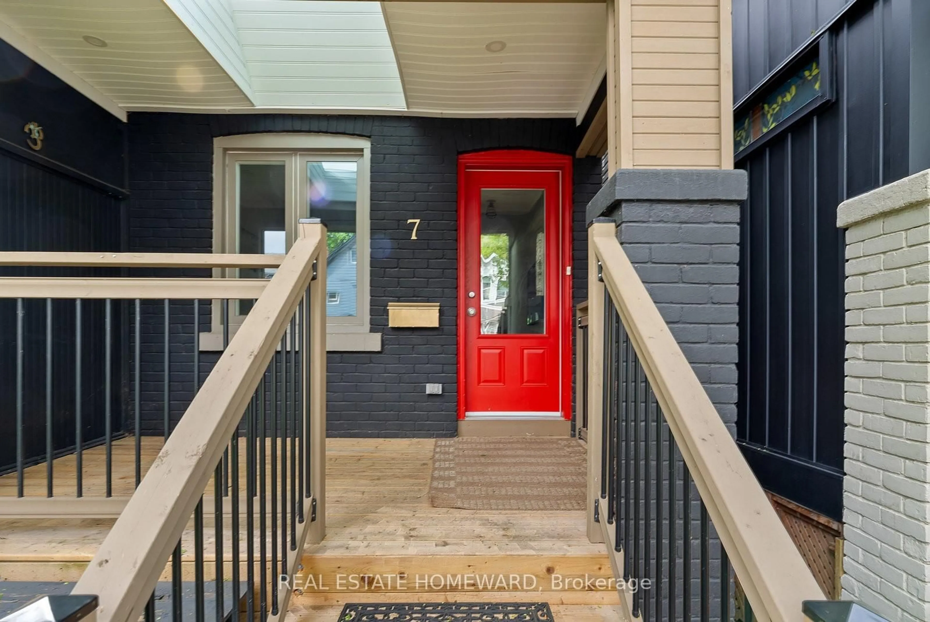 Indoor entryway for 7 Norway Ave, Toronto Ontario M4L 1P7