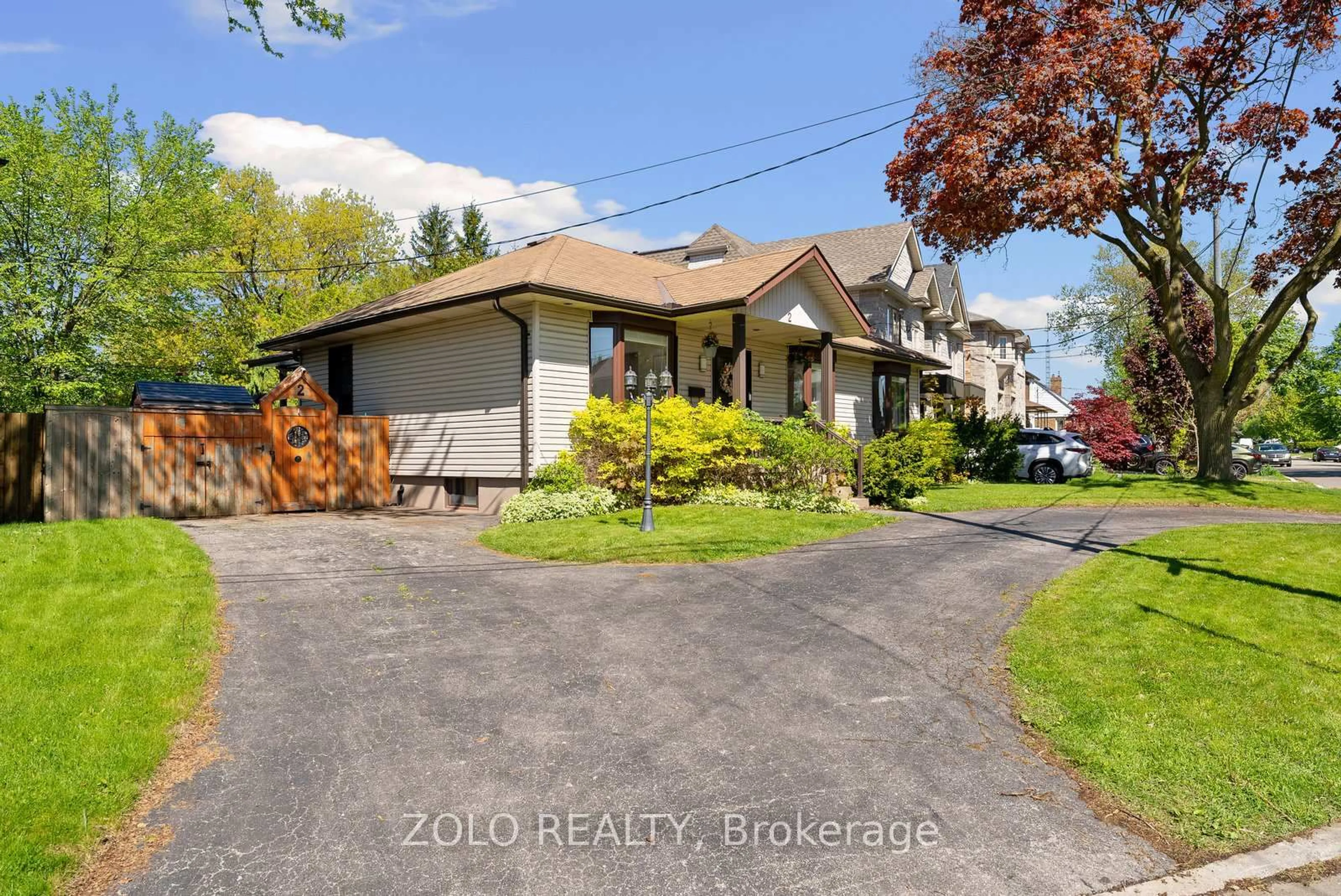 A pic from outside/outdoor area/front of a property/back of a property/a pic from drone, street for 2 Natal Ave, Toronto Ontario M1N 3V2