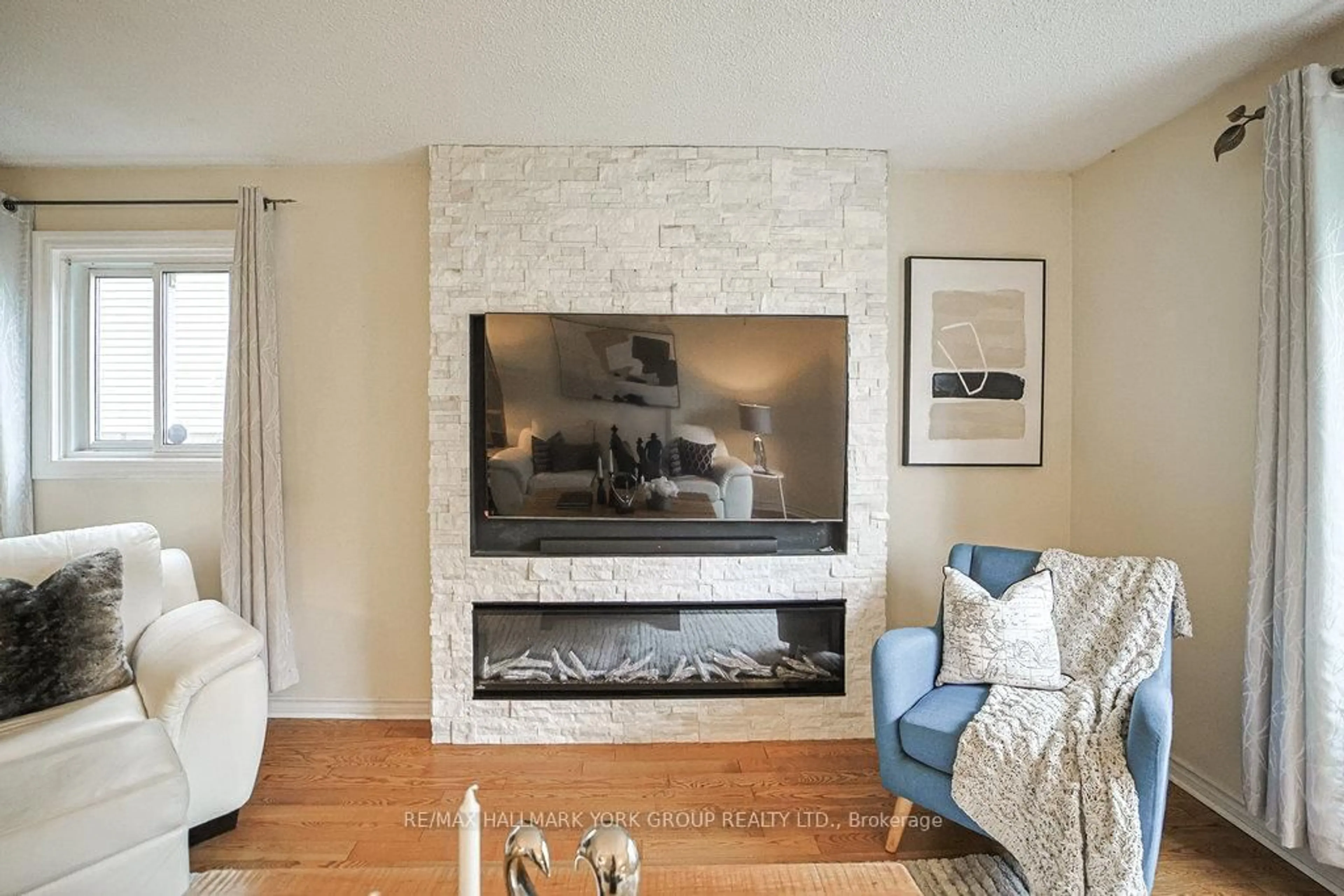 Living room with furniture, unknown for 916 Finley Ave, Ajax Ontario L1S 3T3