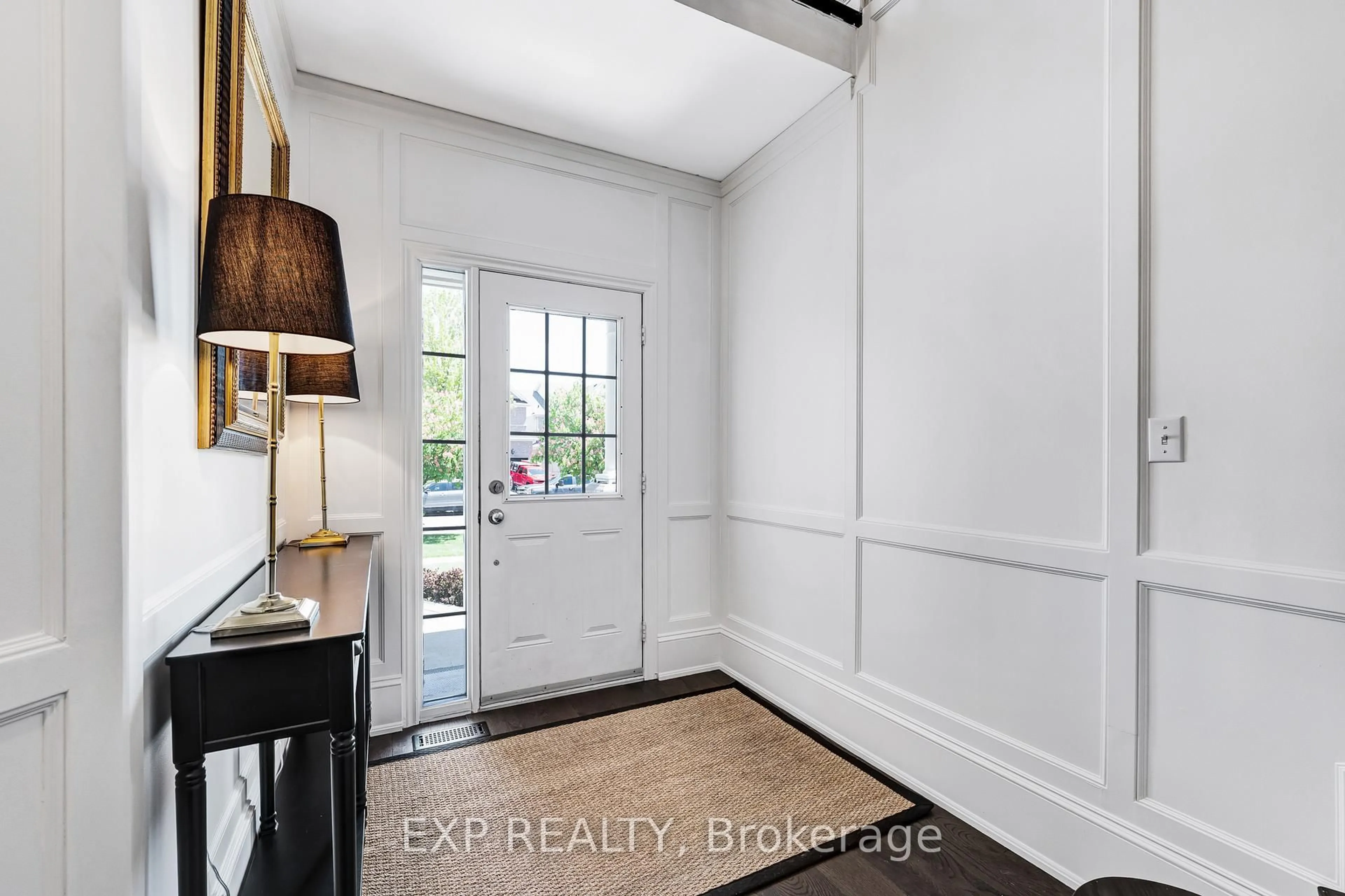 Indoor entryway for 184 Cachet Blvd, Whitby Ontario L1M 2L9