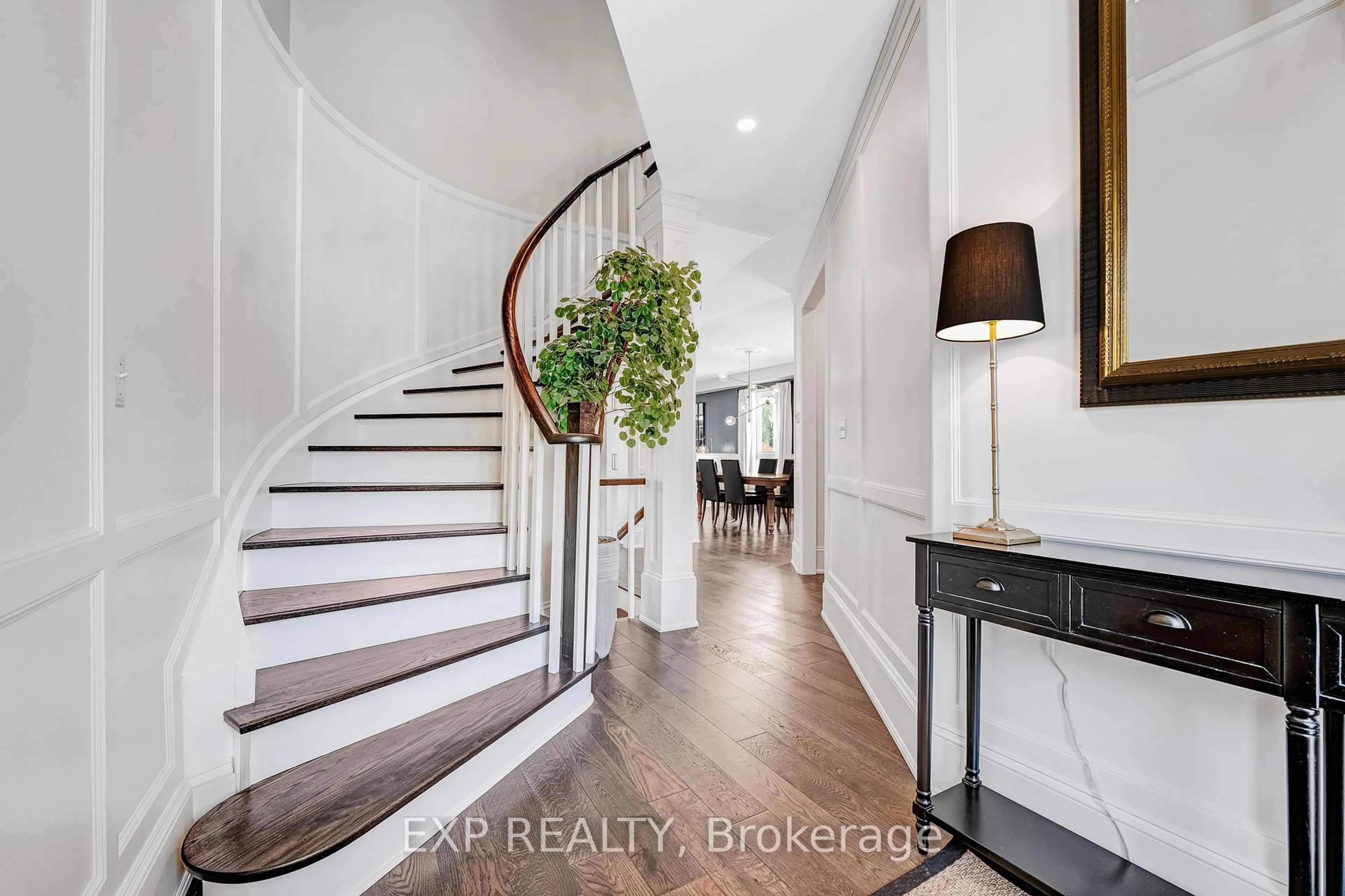 Indoor entryway for 184 Cachet Blvd, Whitby Ontario L1M 2L9