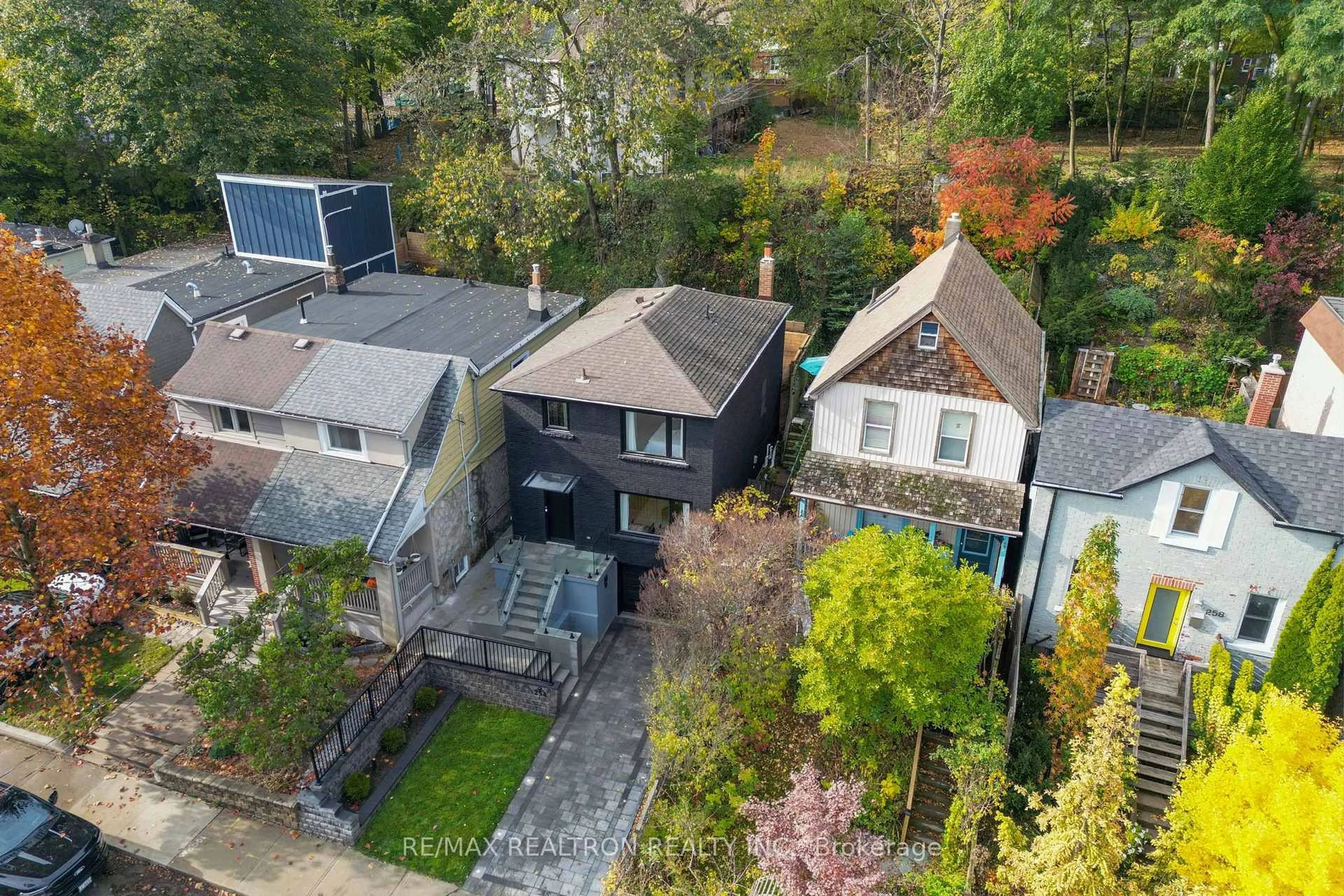 A pic from outside/outdoor area/front of a property/back of a property/a pic from drone, street for 254 Hastings Ave, Toronto Ontario M4L 2M1