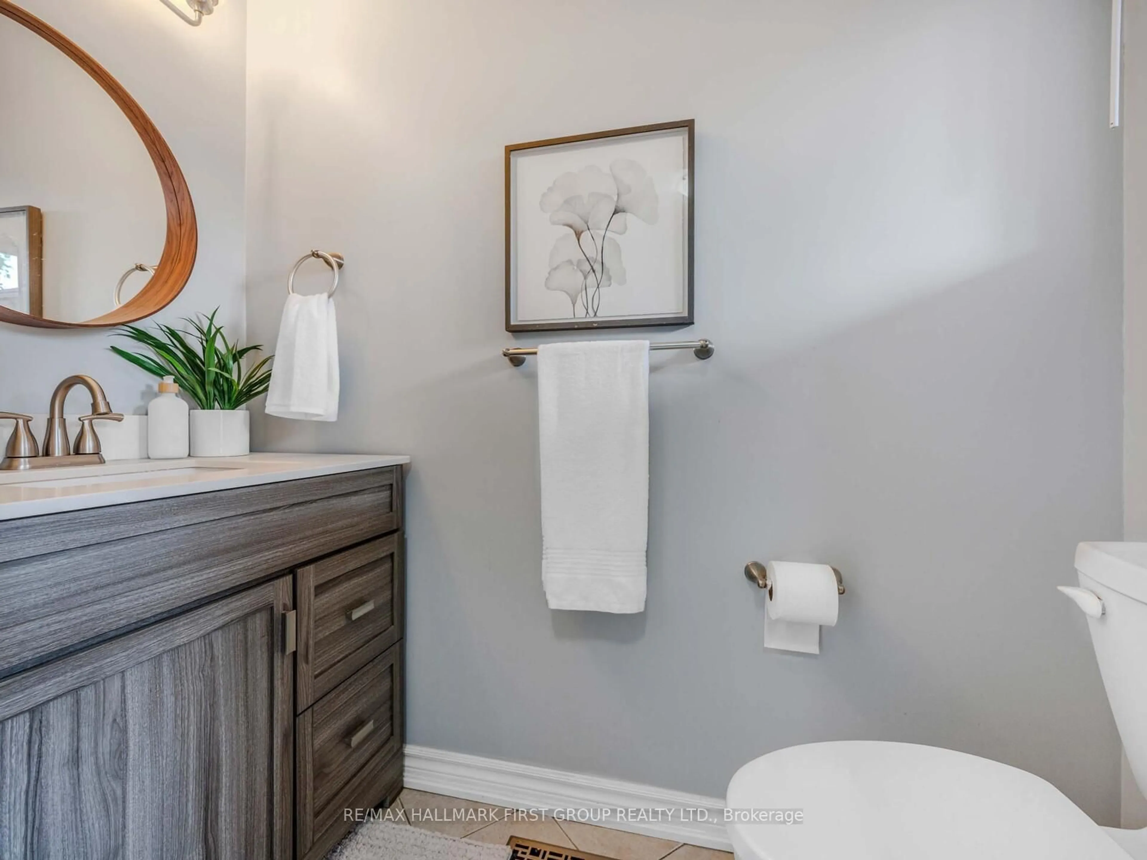 Contemporary bathroom, unknown for 5 Chalmers Cres, Ajax Ontario L1S 5Z5