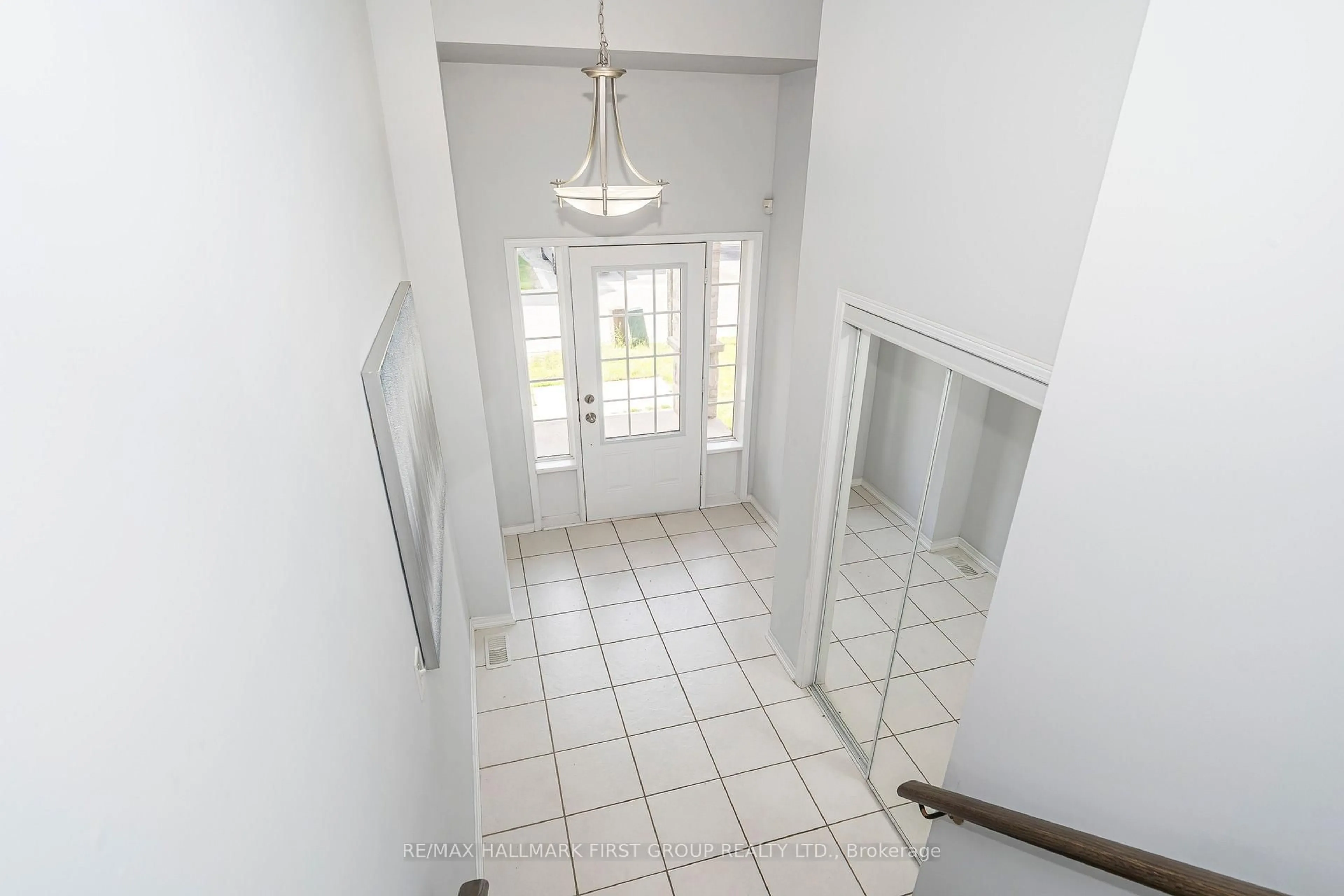 Unknown for 527 Rossland Rd, Ajax Ontario L1T 4S1