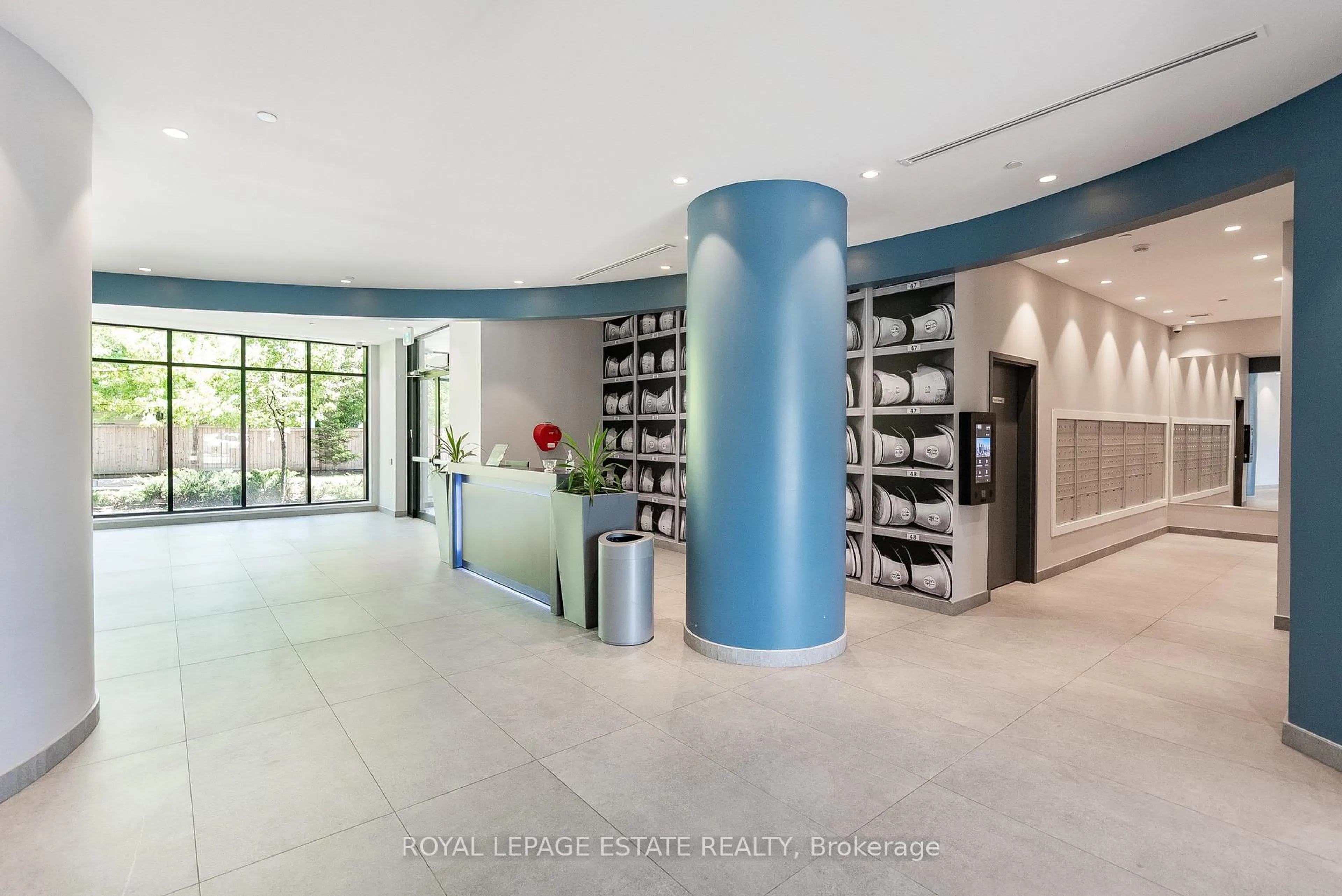 Indoor foyer for 1401 O'connor Dr #317, Toronto Ontario M4B 2V5