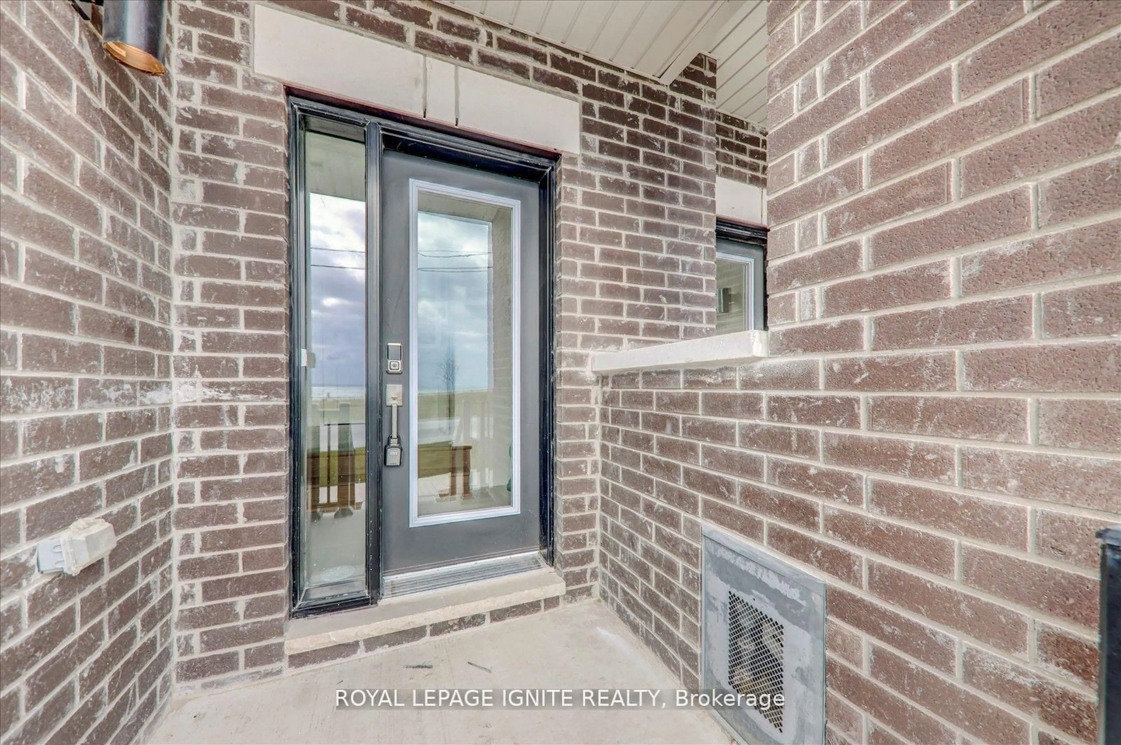 Home with brick exterior material, unknown for 575 Port Darlington Rd, Clarington Ontario L1C 7E9