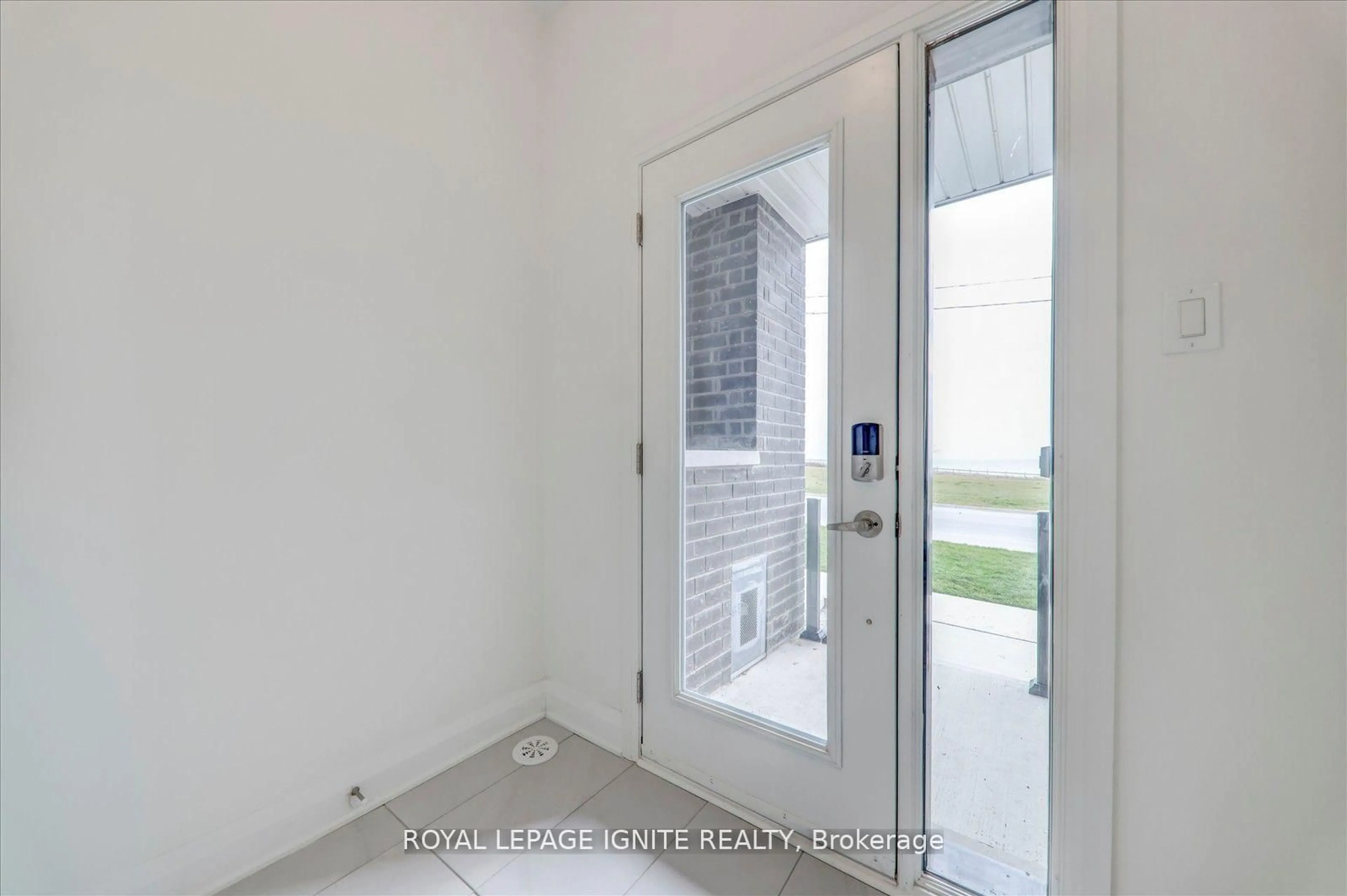 Indoor entryway for 575 Port Darlington Rd, Clarington Ontario L1C 7E9