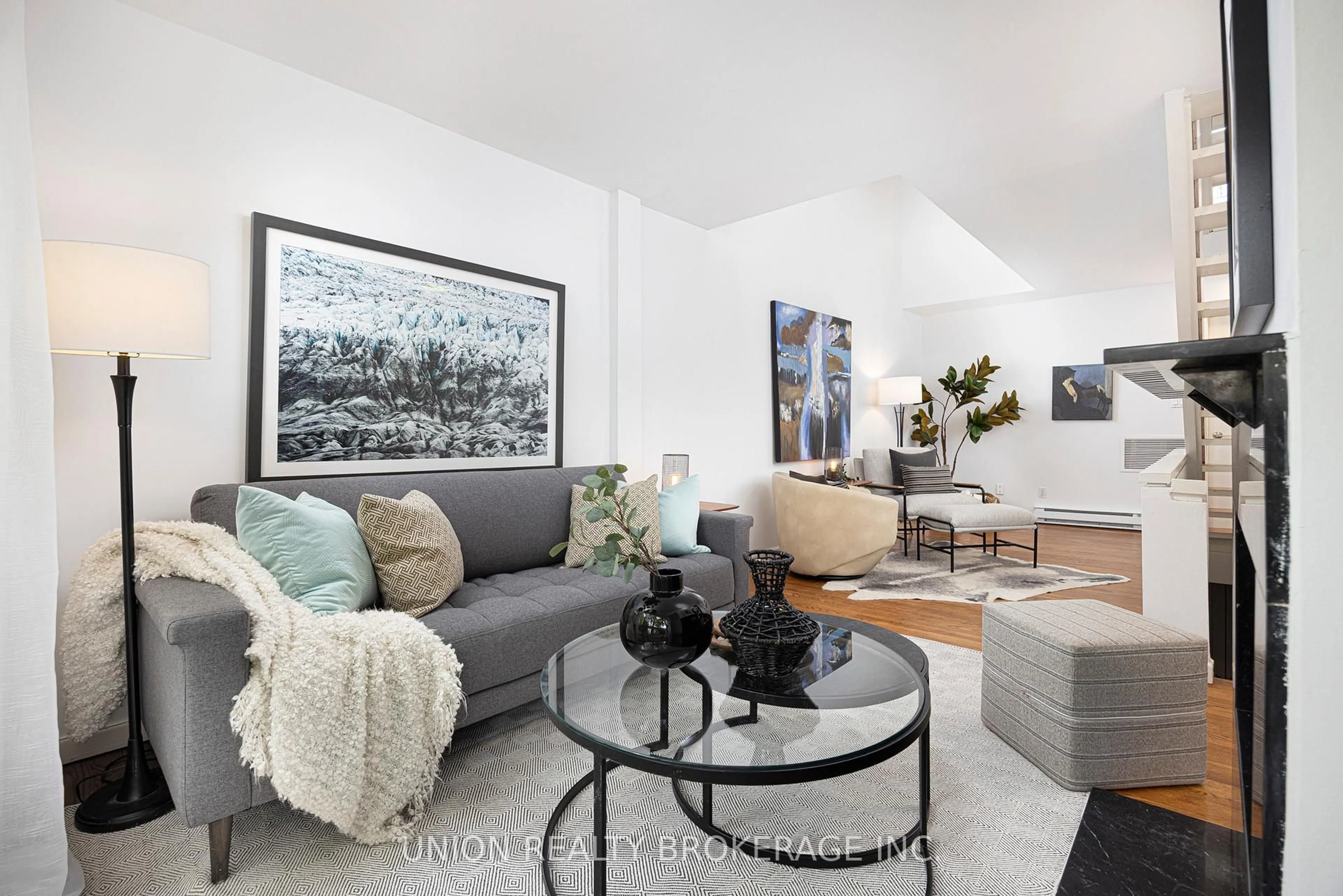 Living room with furniture, unknown for 232 Waverley Rd, Toronto Ontario M4L 3T3