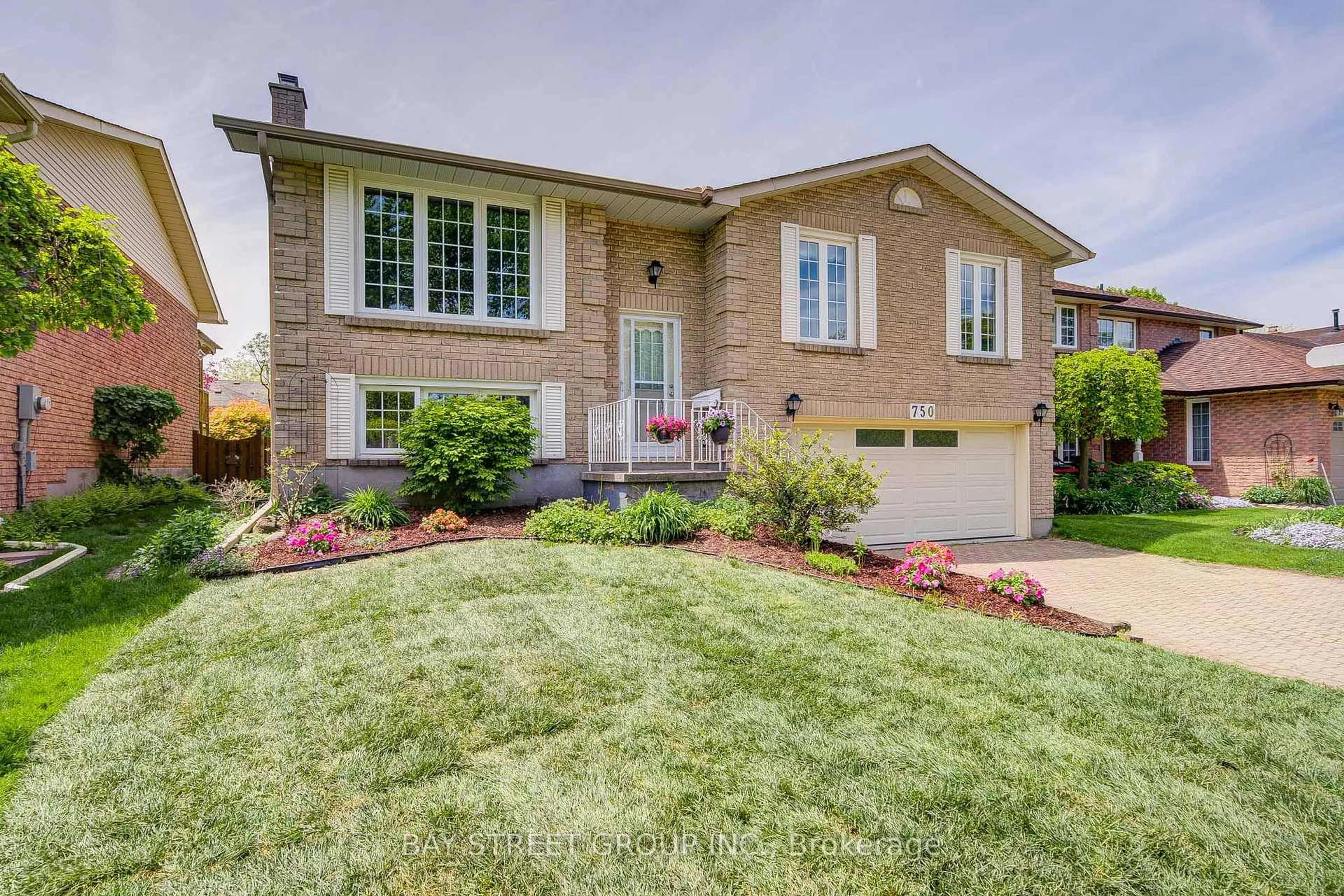 Home with brick exterior material, street for 750 Griffith St, Oshawa Ontario L1J 7N5