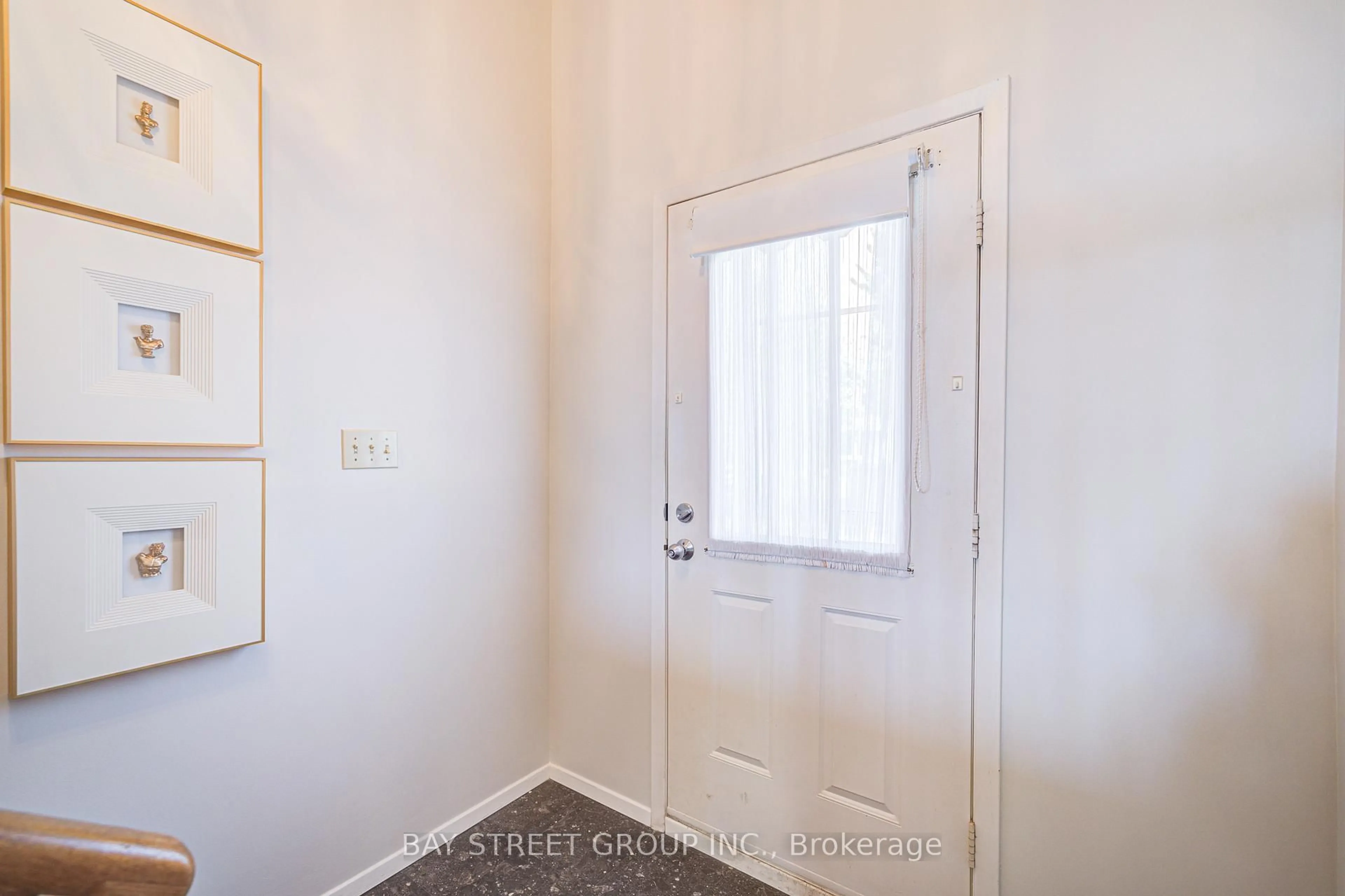 Unknown for 750 Griffith St, Oshawa Ontario L1J 7N5