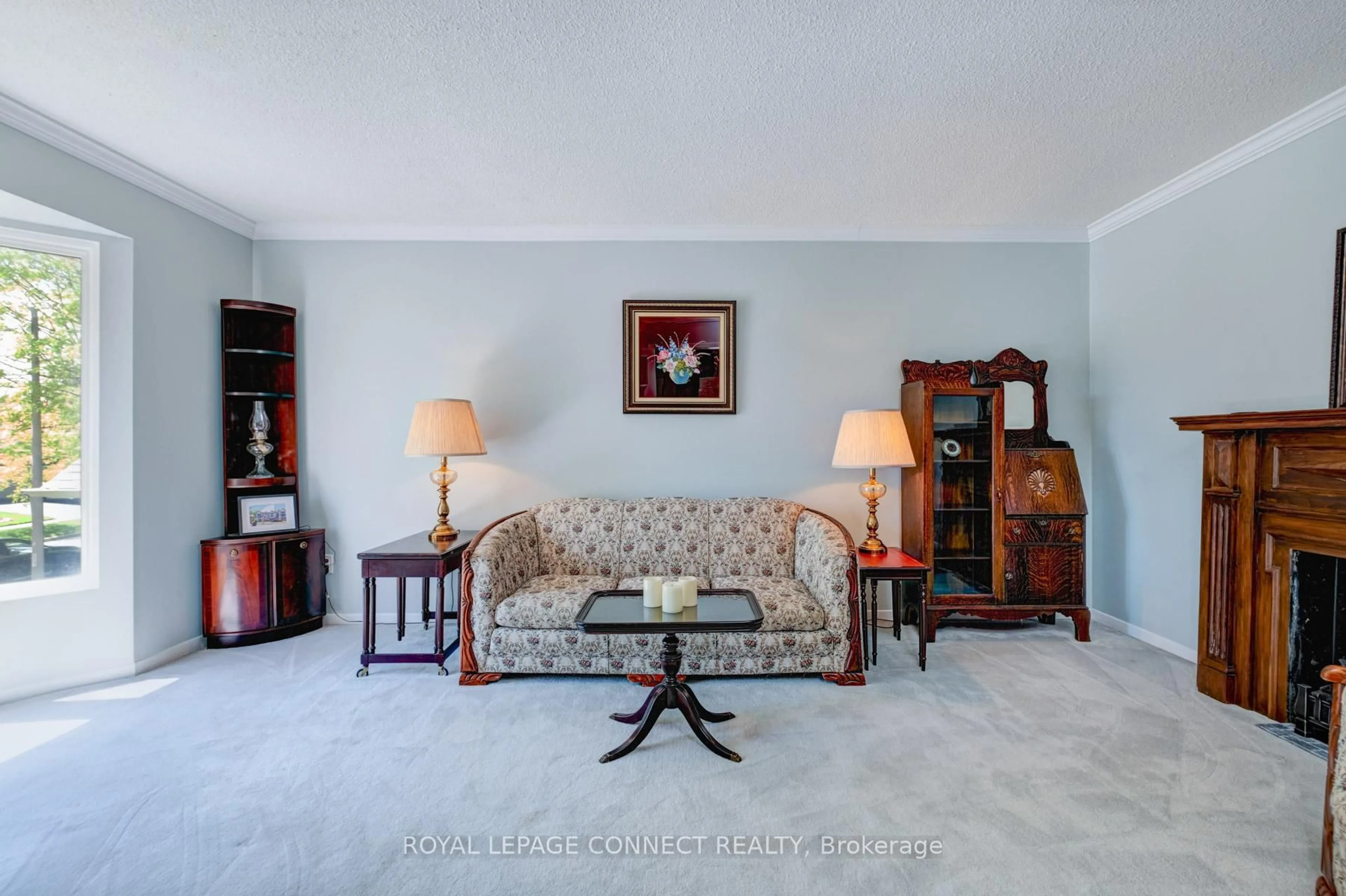 Living room with furniture, unknown for 37 Broadbridge Dr, Toronto Ontario M1C 3K5