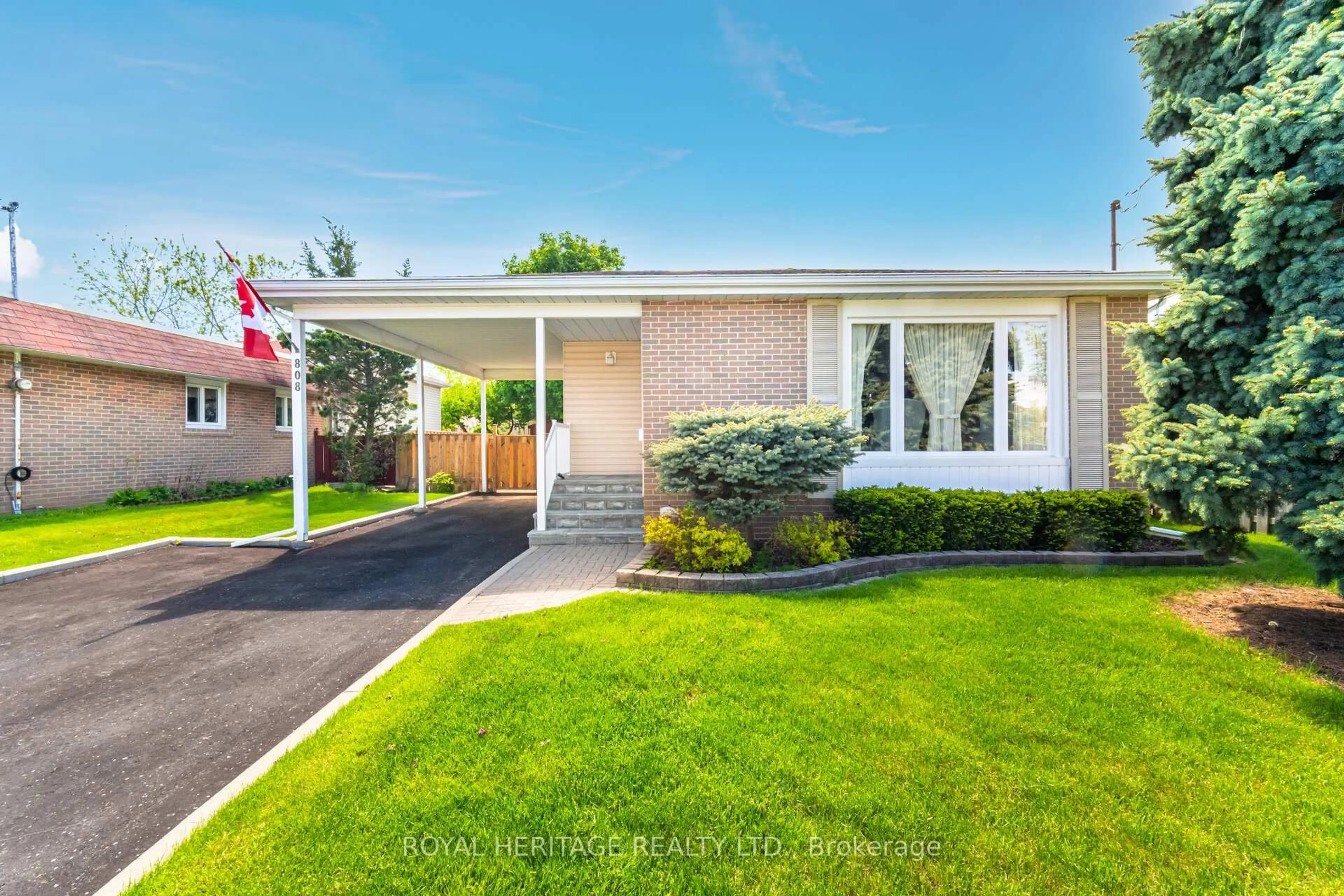 Home with vinyl exterior material, street for 808 Batory Ave, Pickering Ontario L1W 2W3