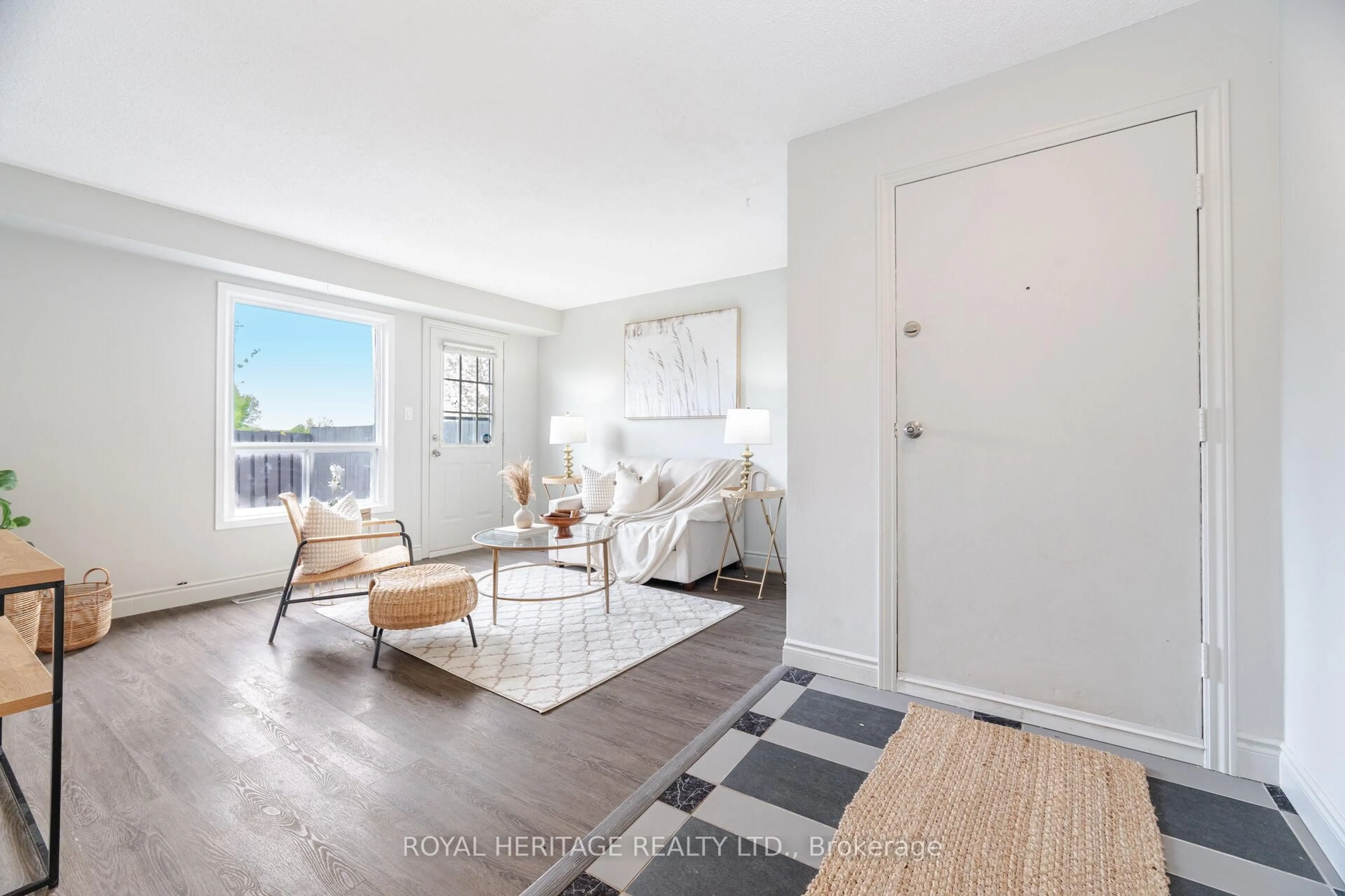 A pic of a room for 960 Glen St #56, Oshawa Ontario L1J 6E8