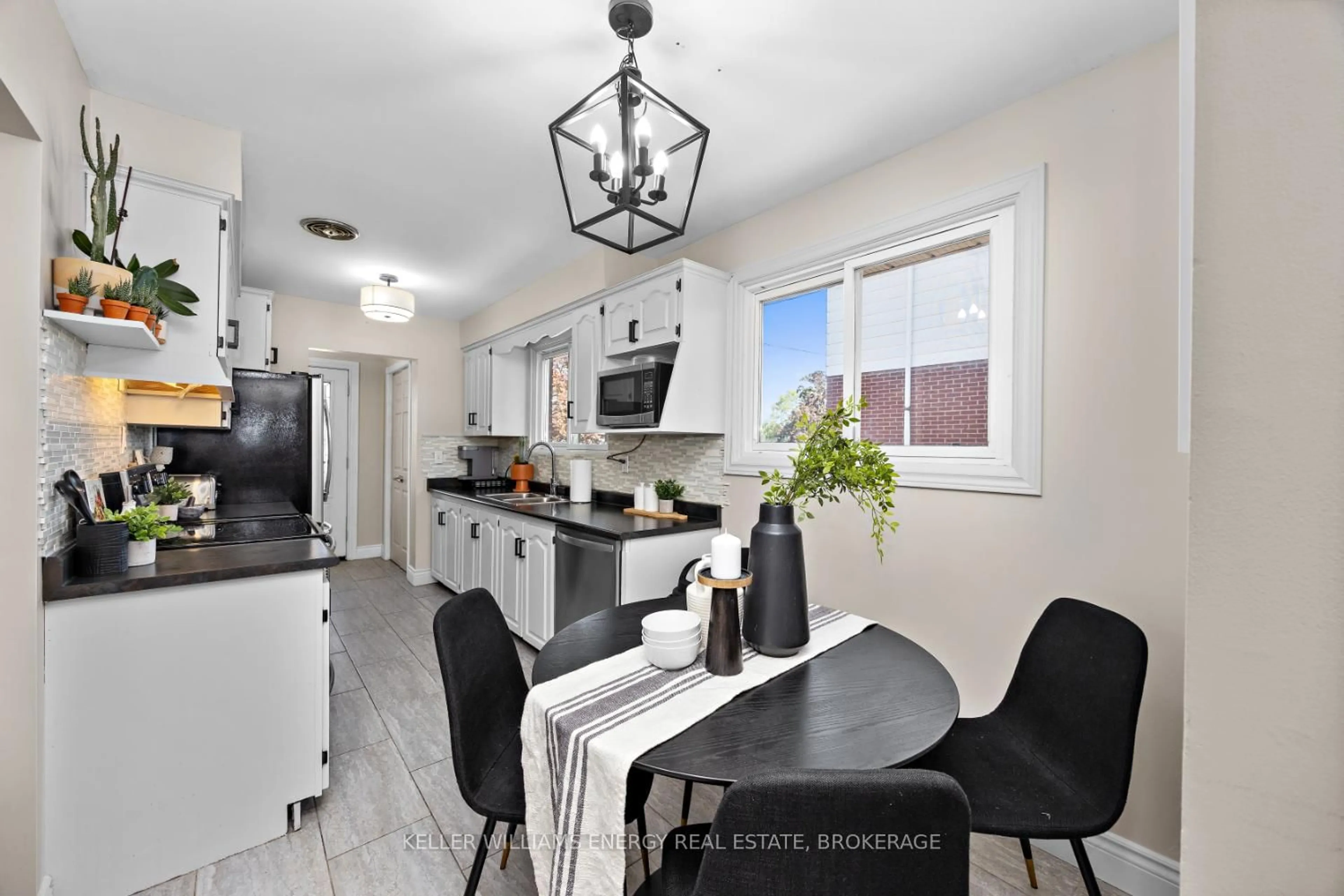 Open concept kitchen, ceramic/tile floor for 52 Vancouver Crt, Oshawa Ontario L1J 5X2