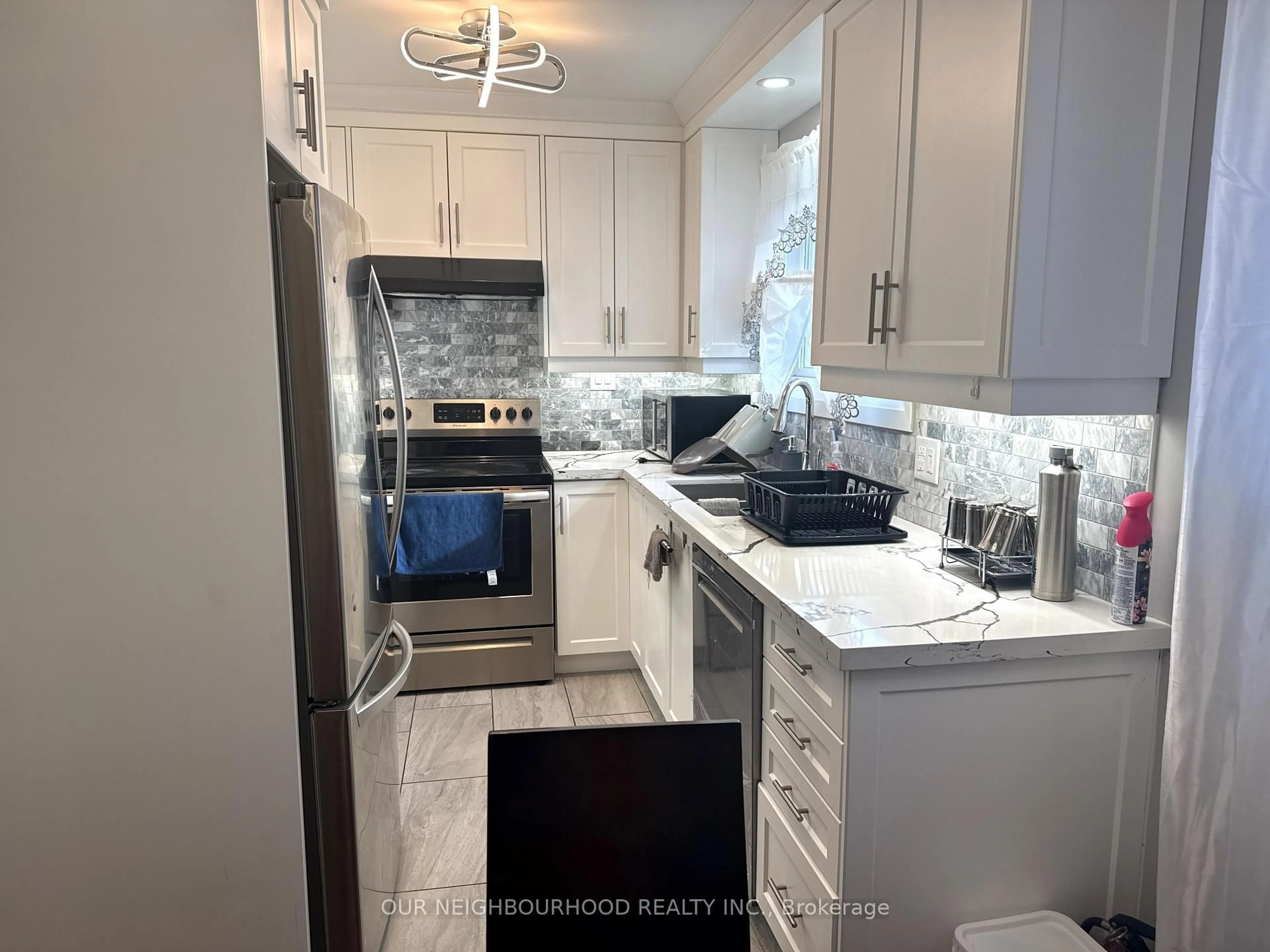 Unknown for 714 Greenoch Crt, Oshawa Ontario L1J 6H4
