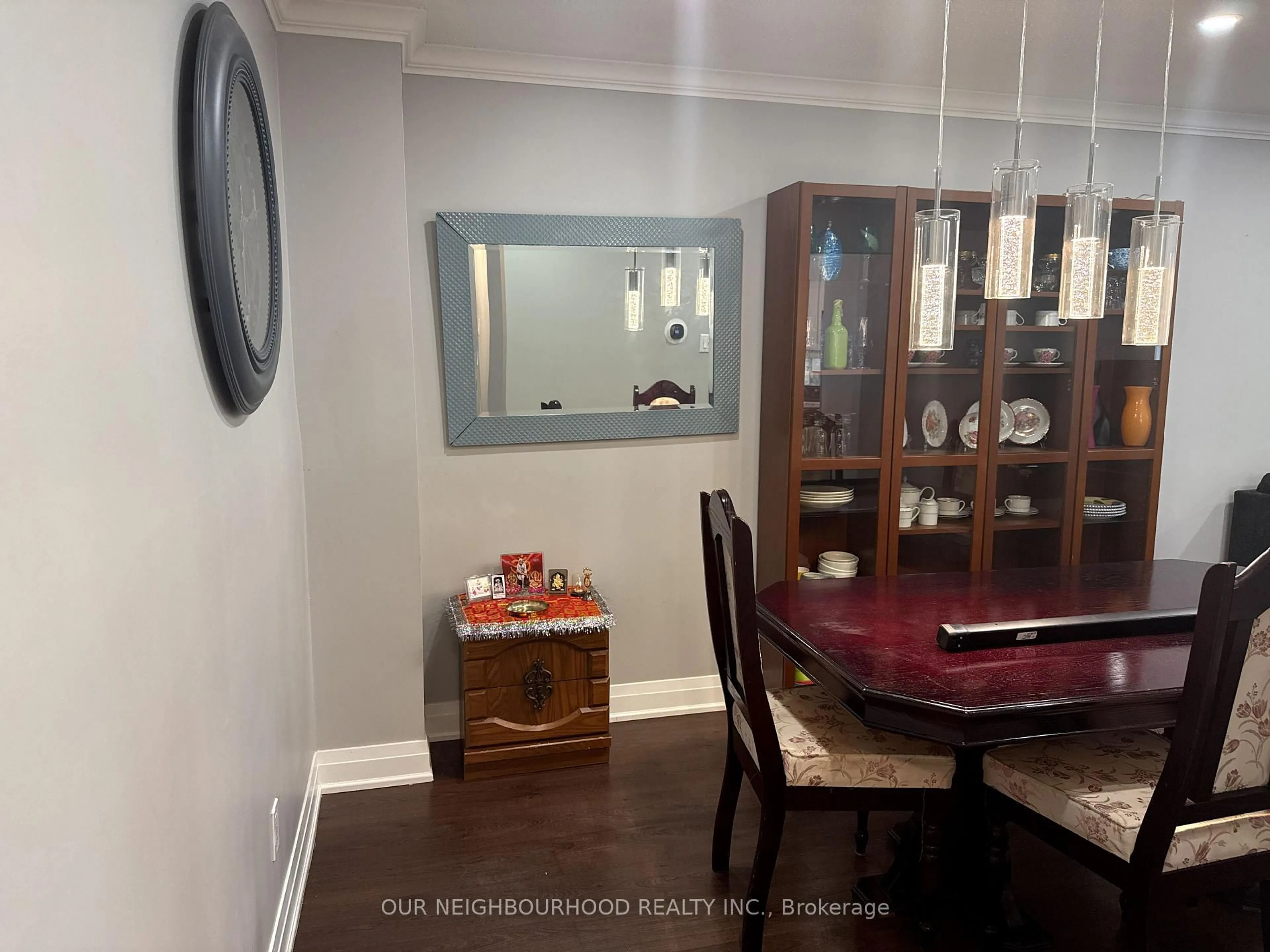 Dining room, wood/laminate floor for 714 Greenoch Crt, Oshawa Ontario L1J 6H4