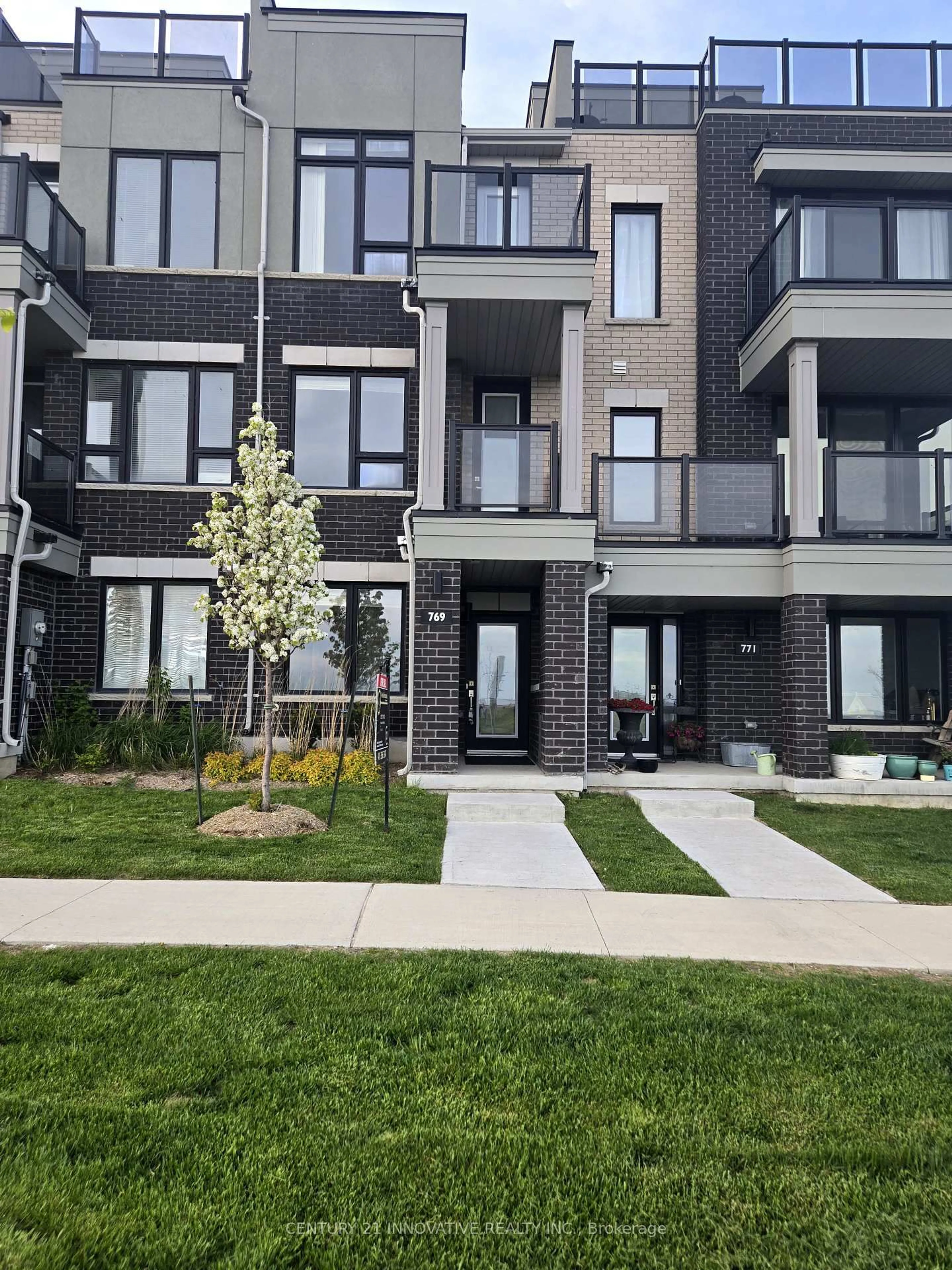 Patio, street for 769 Port Darlington Rd, Clarington Ontario L1C 3K3
