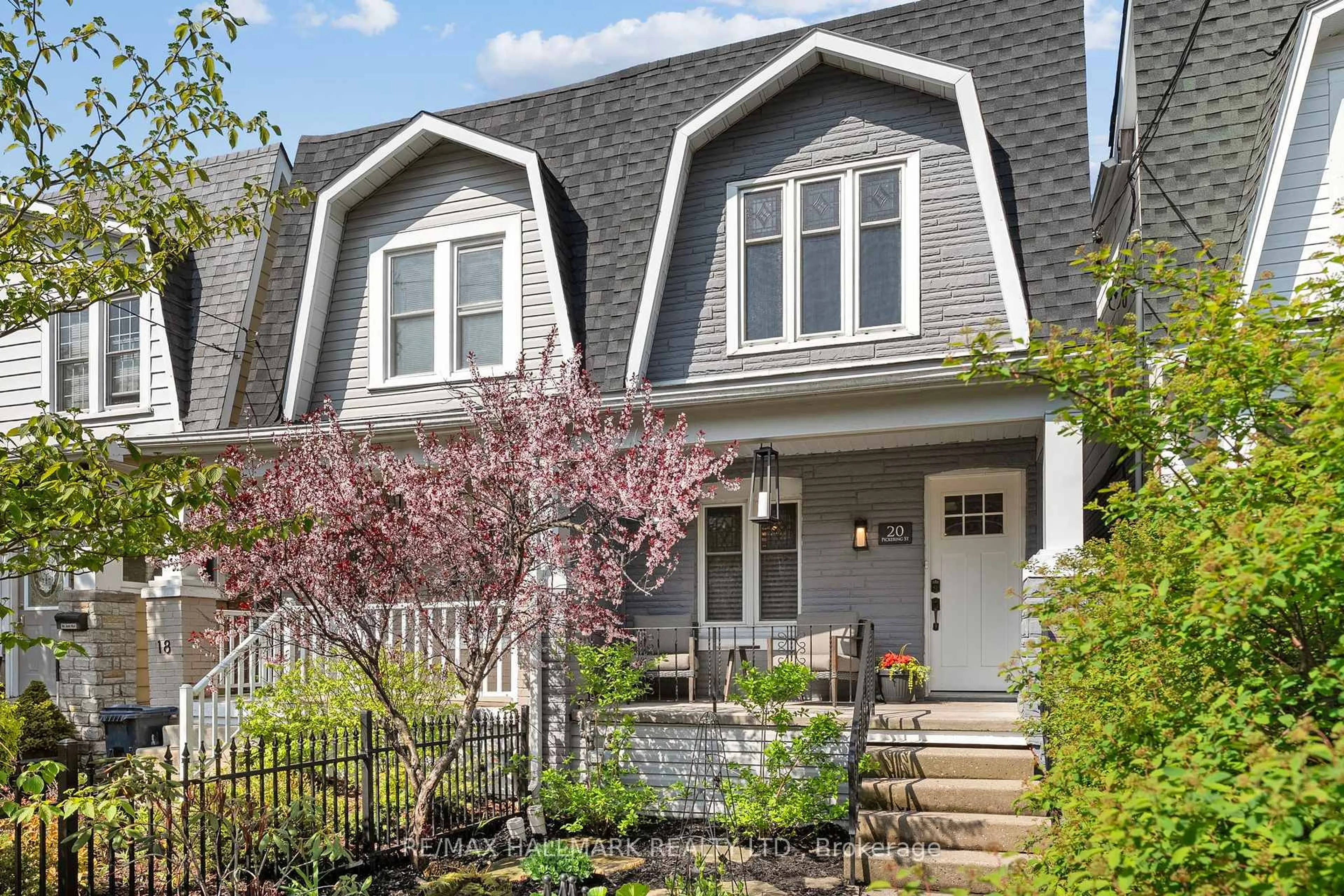Home with vinyl exterior material, street for 20 Pickering St, Toronto Ontario M4E 3J6
